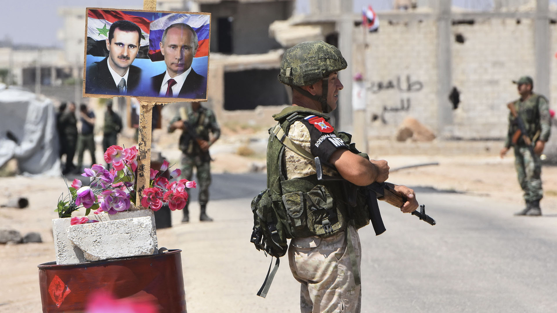 Un soldado ruso en los alrededores de Idlib (AFP)