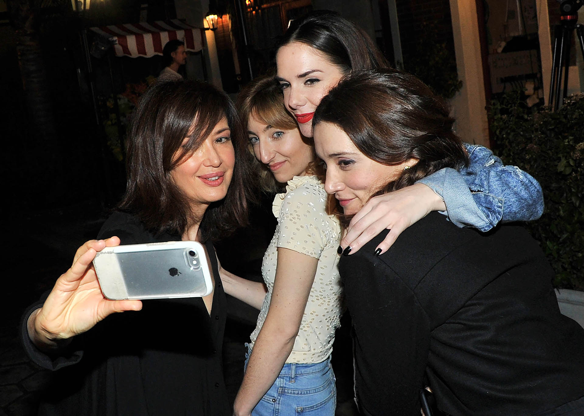 Andrea Bonelli saca una selfie a sus colegas