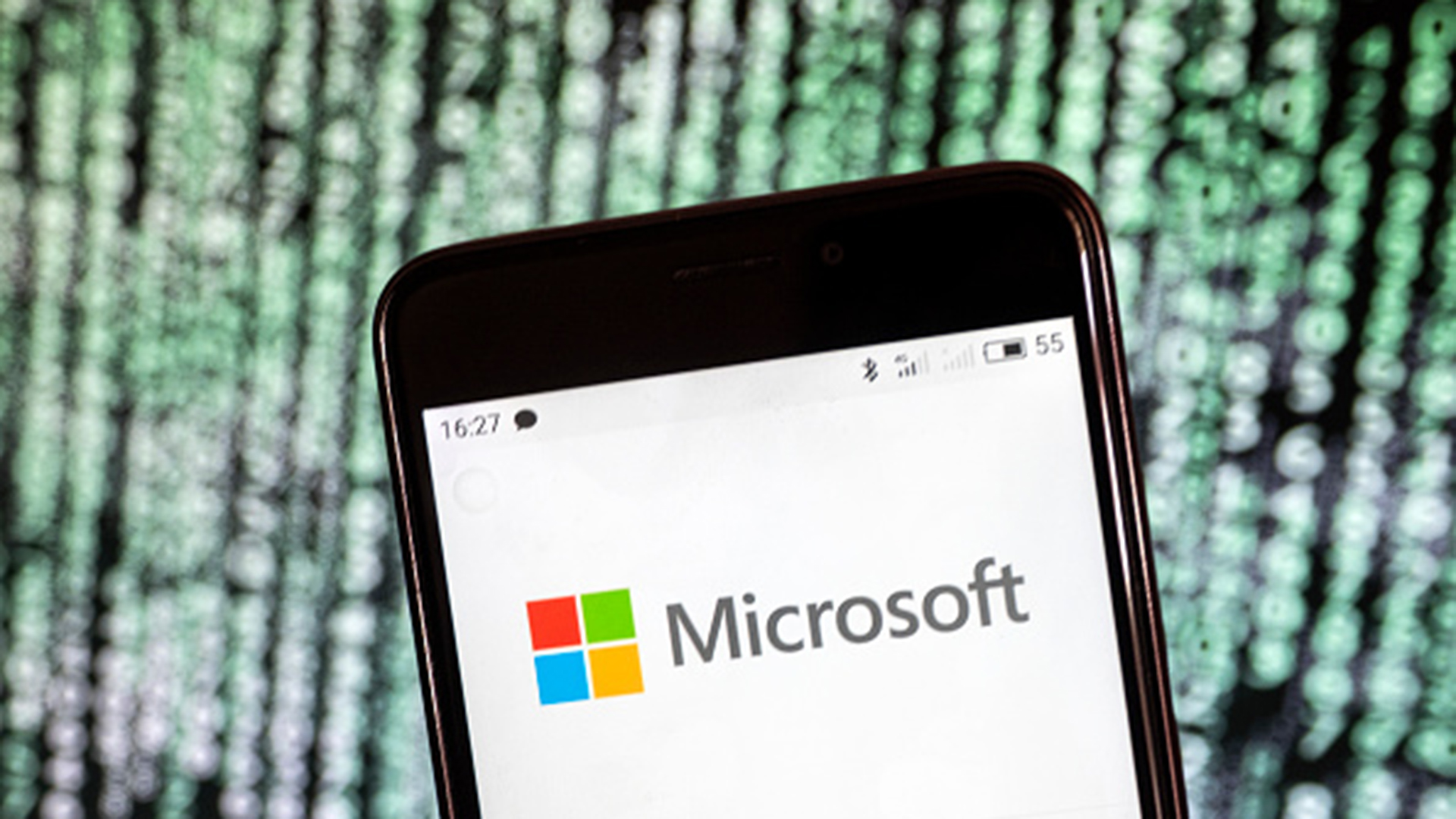 Microsoft anunció que dejará de dar soporte a Windows 10 Mobile (Photo by Igor Golovniov/SOPA Images/LightRocket via Getty Images)