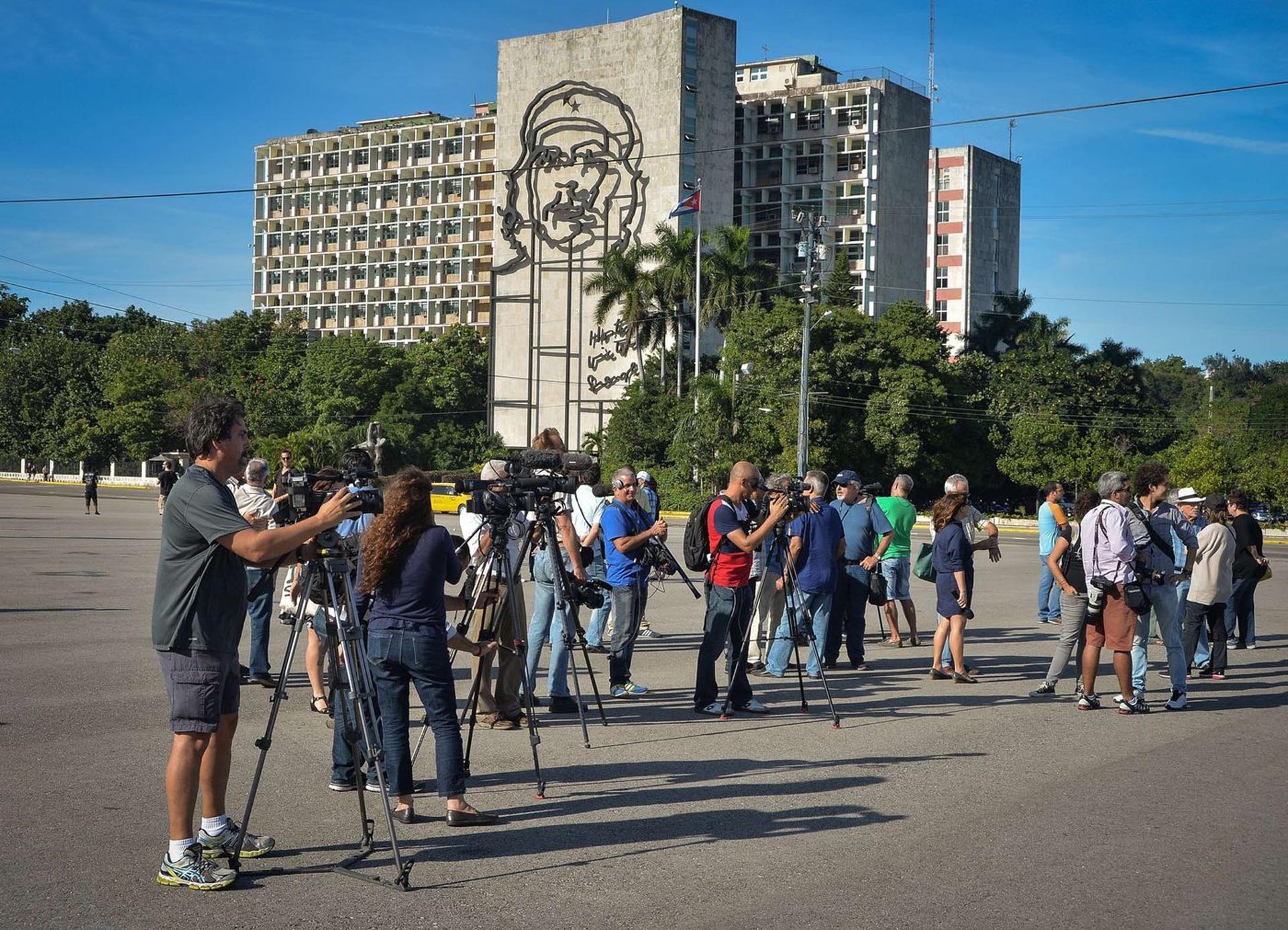 Tania Bruguera convocó a hablar a micrófono abierto y fue detenida