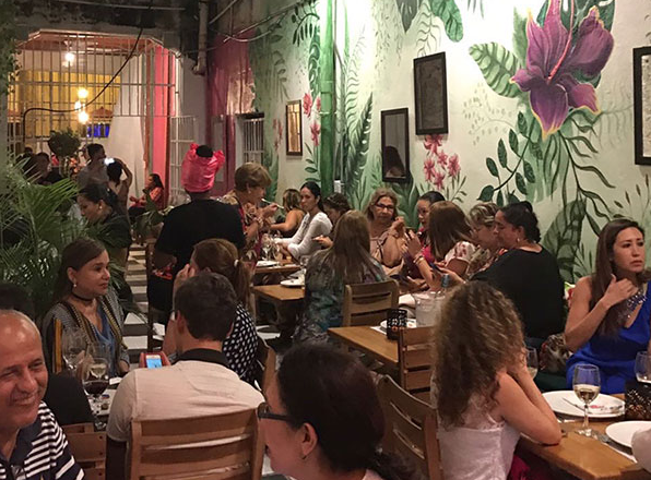 El restaurante de Cartagena funciona dentro de la cárcel, atendido por reclusas. (Interno)