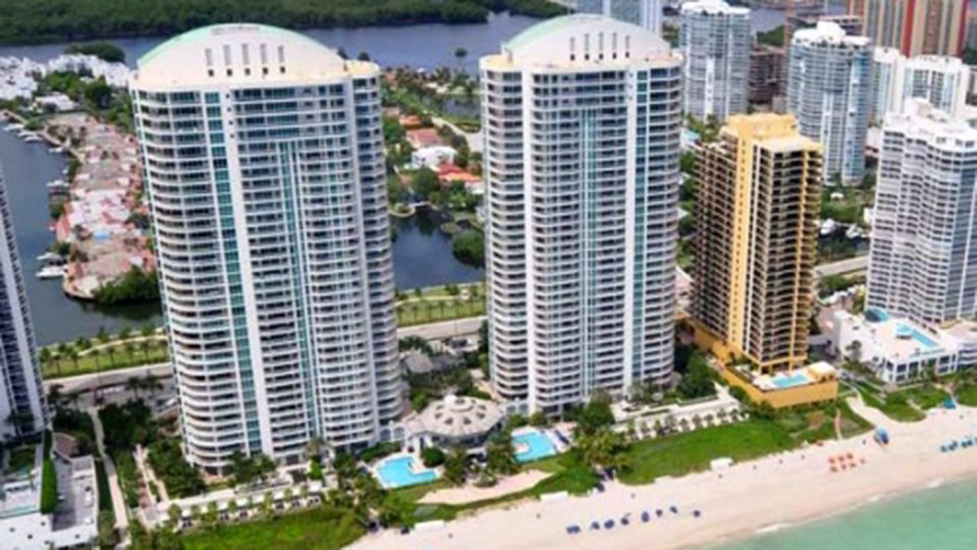 En Turnberry Ocean, en Miami Muñoz, compró uno de los departamentos