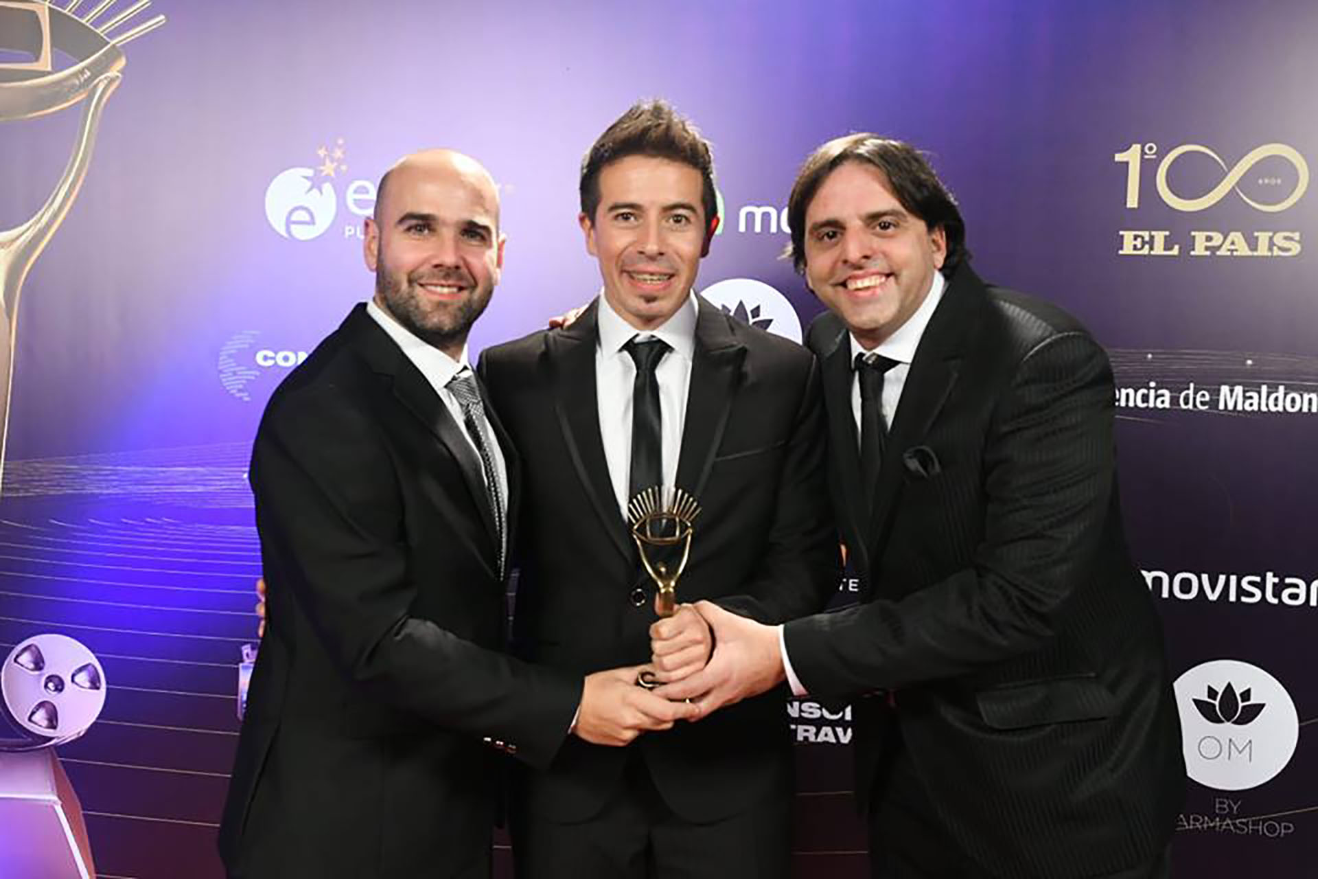 Rafael Cotelo y el equipo de “La mesa de los galanes”, Premio Iris humorístico para radio