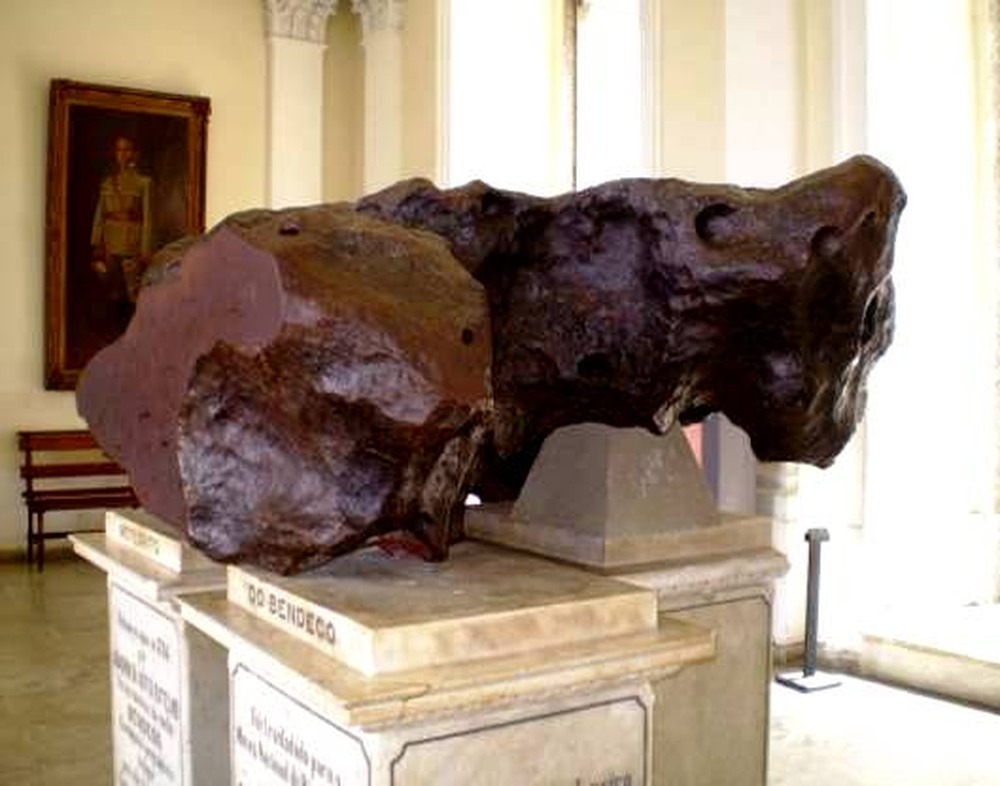 El Bendegó, el más famoso de los 62 meteoritos que guardaba el museo (Museo Nacional de Río de Janeiro)