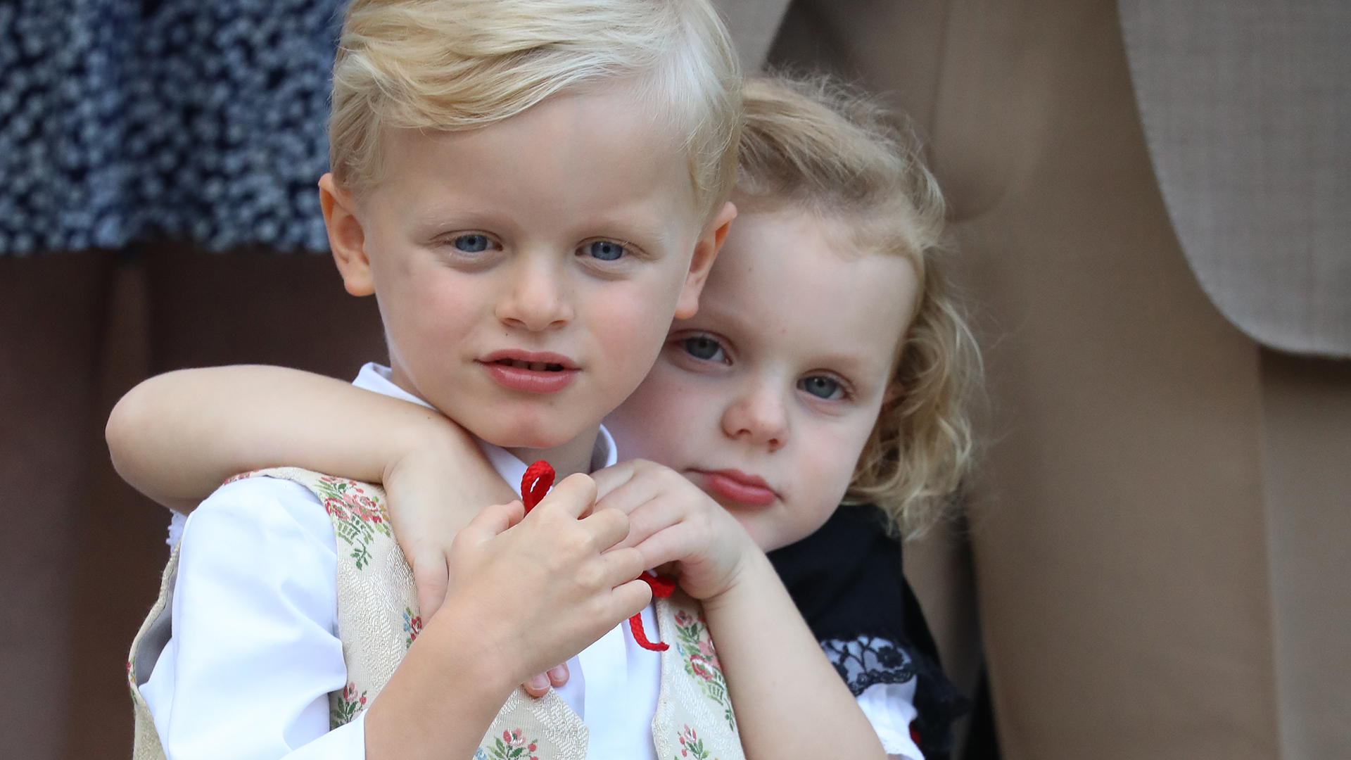 Los pequeños hermanos bailaron, cantaron y se mostraron inseparables