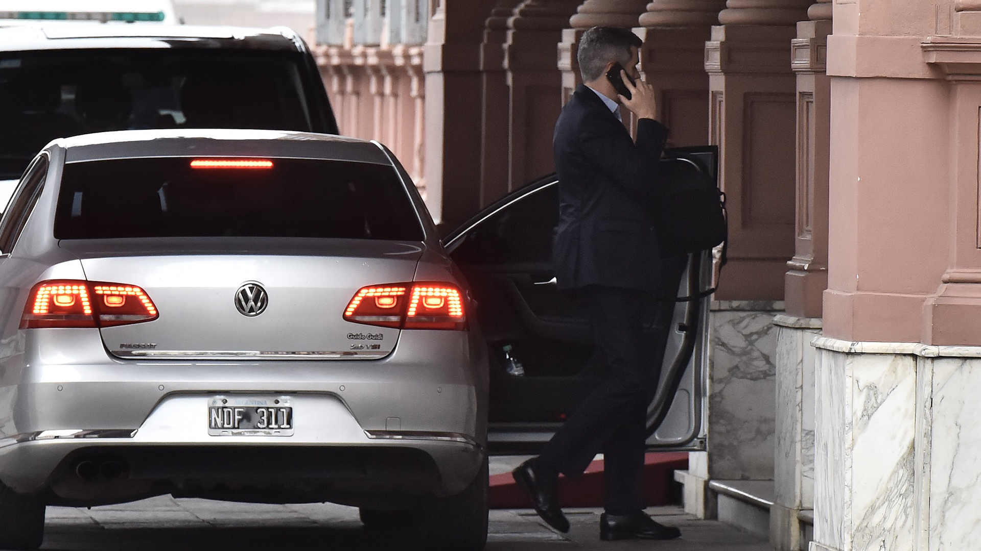 Marcos Peña llegó minutos después que el Presidente, que estuvo en la casa de Gobierno desde las 7:21