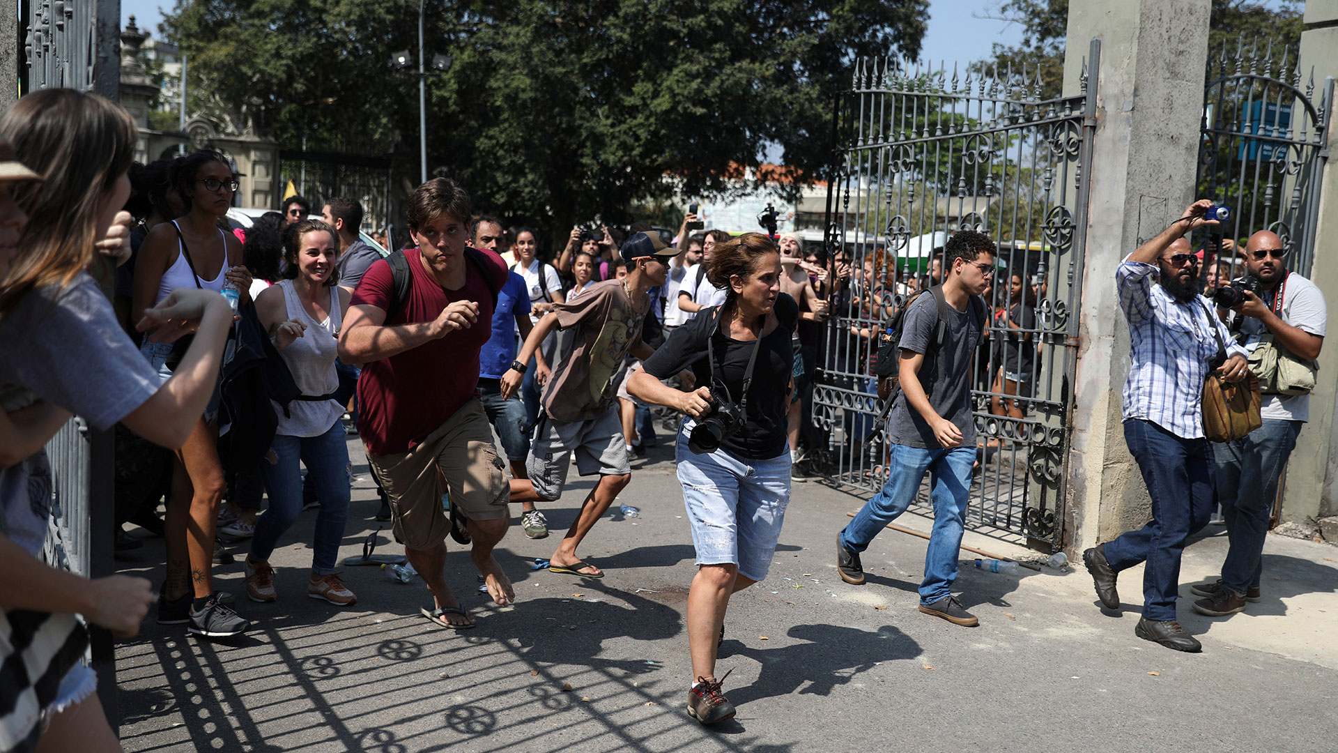 El lunes, los brasileños se dieron cita para protestar contra la falta de recursos del gobierno a las instituciones históricas (Reuters)