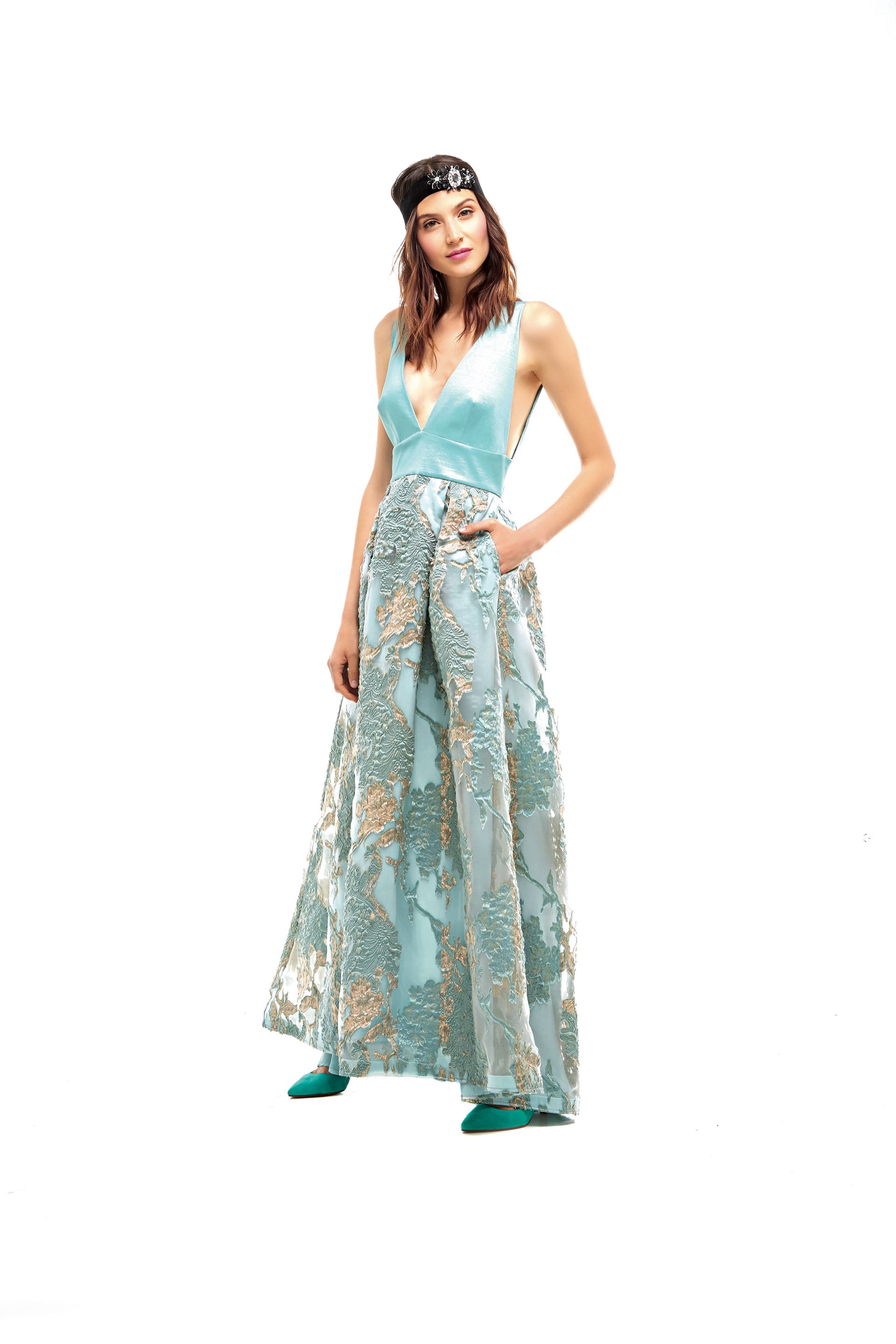 Vestido con bustier liso en taftán de seda natural con falda en jacquard de organza (Vevû). (Foto: Marcello Molinari/ Para Ti)