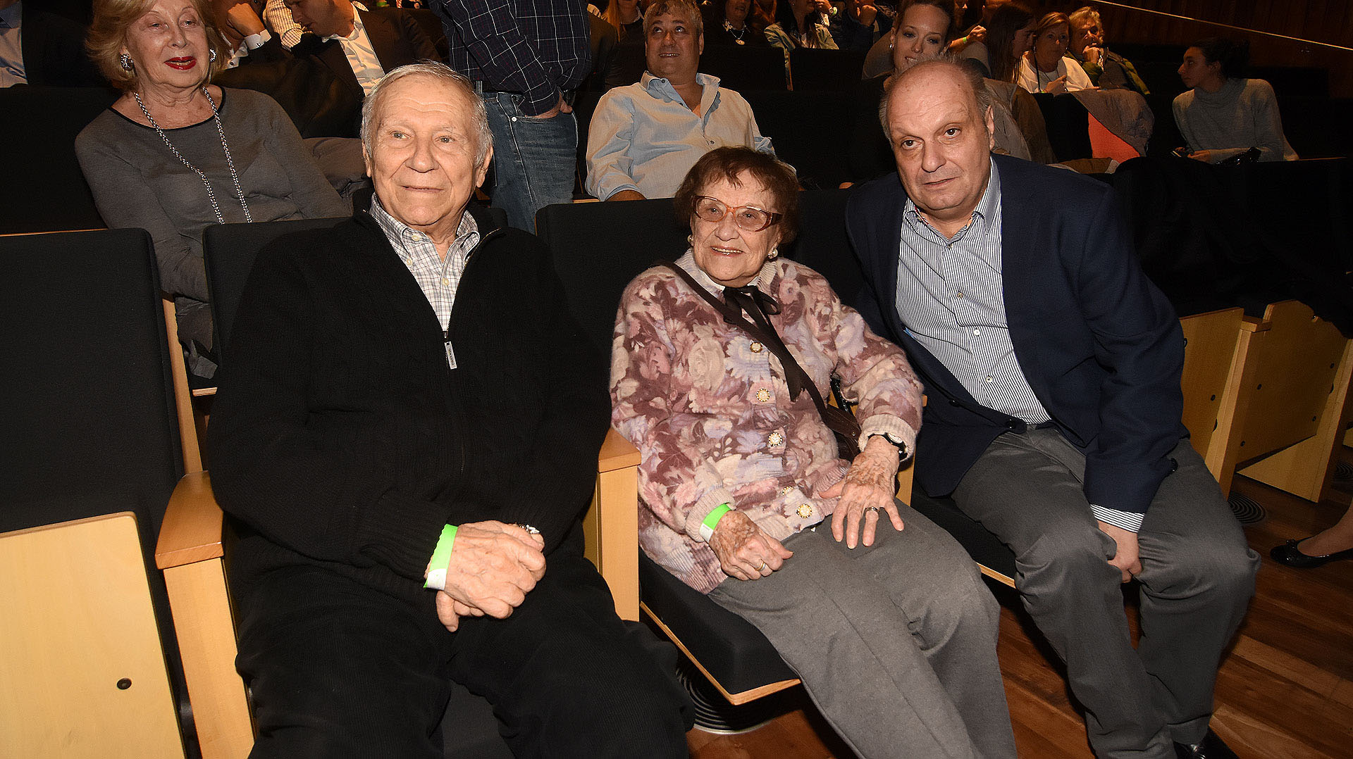 Hernán Lombardi, titular del Sistema Federal de Medios y Contenidos Públicos, junto a Lea Zajac de Novera y Julius Hollander, sobrevivientes de Auschwitz. #Marcha está producido por Sinapsis Producción, FB Group y el Sistema Federal de Medios y Contenidos Públicos