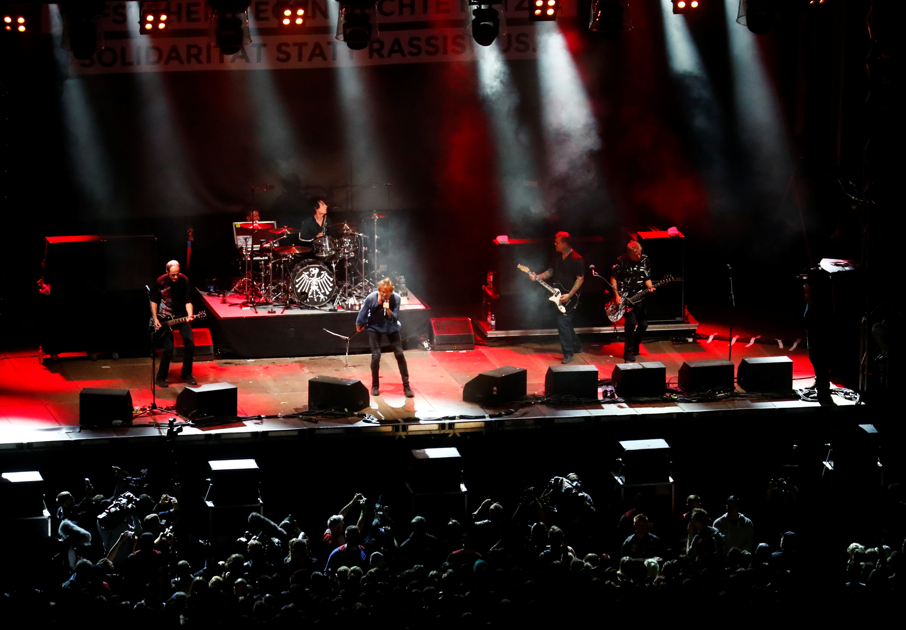 La exhibición de la banda Die Toten Hosen (Reuters/ Hannibal Hanschke)