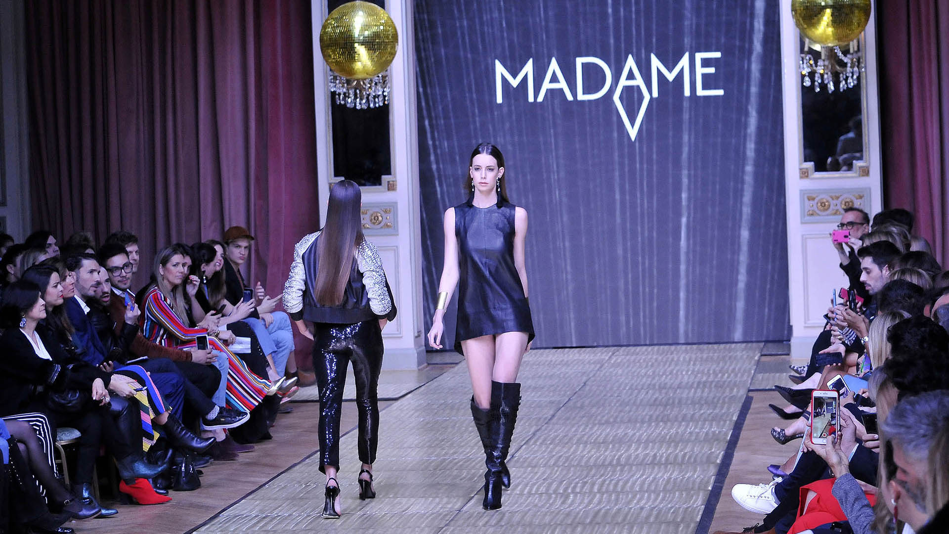 El desfile se realizó en el hotel Alvear
