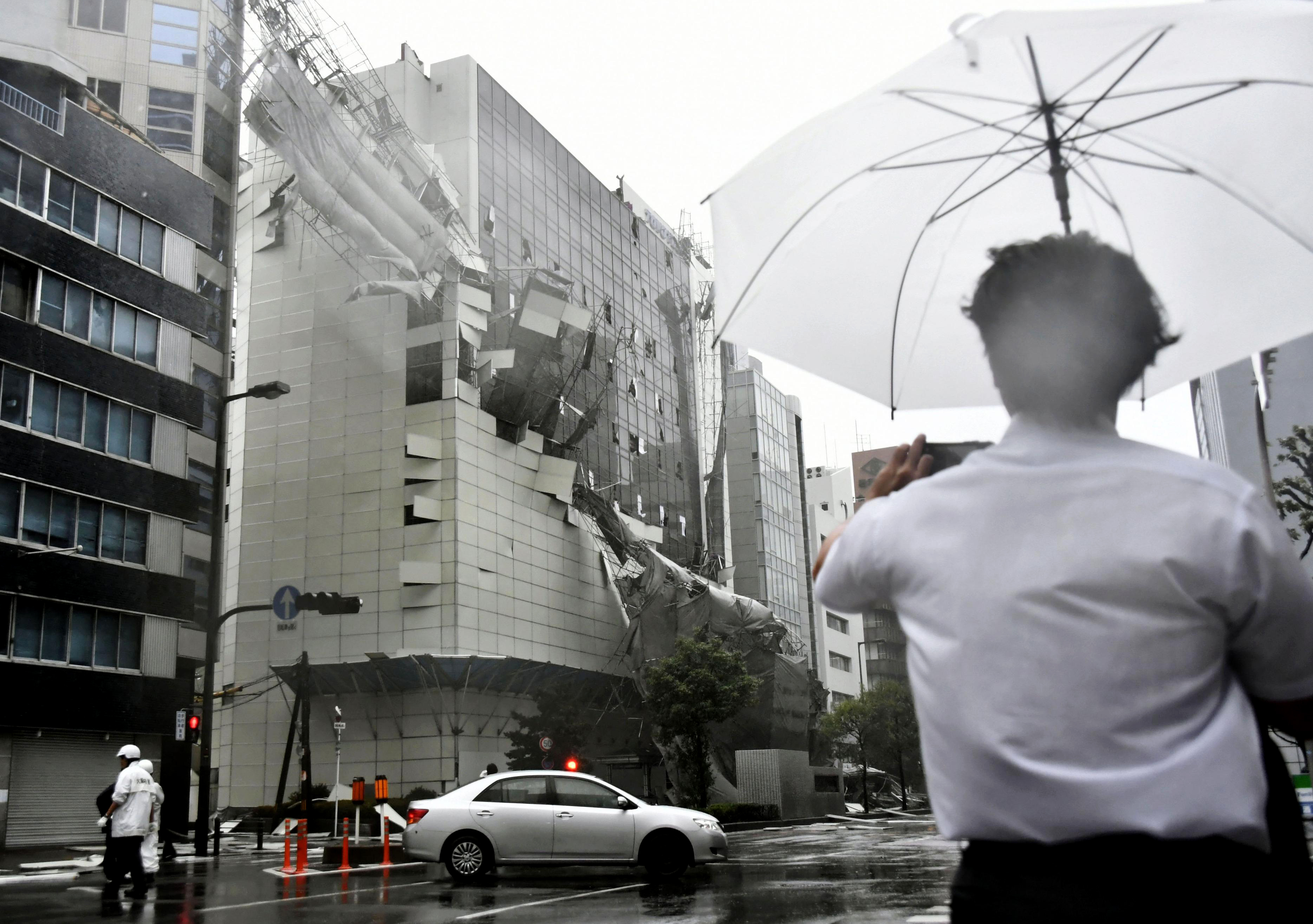 La ola de calor mató a 105 personas solo en Tokio. Las lluvias e inundaciones dejaron al menos 23 muertos entre junio y julio. En agosto, el tifón Jebi mató a 11 personas