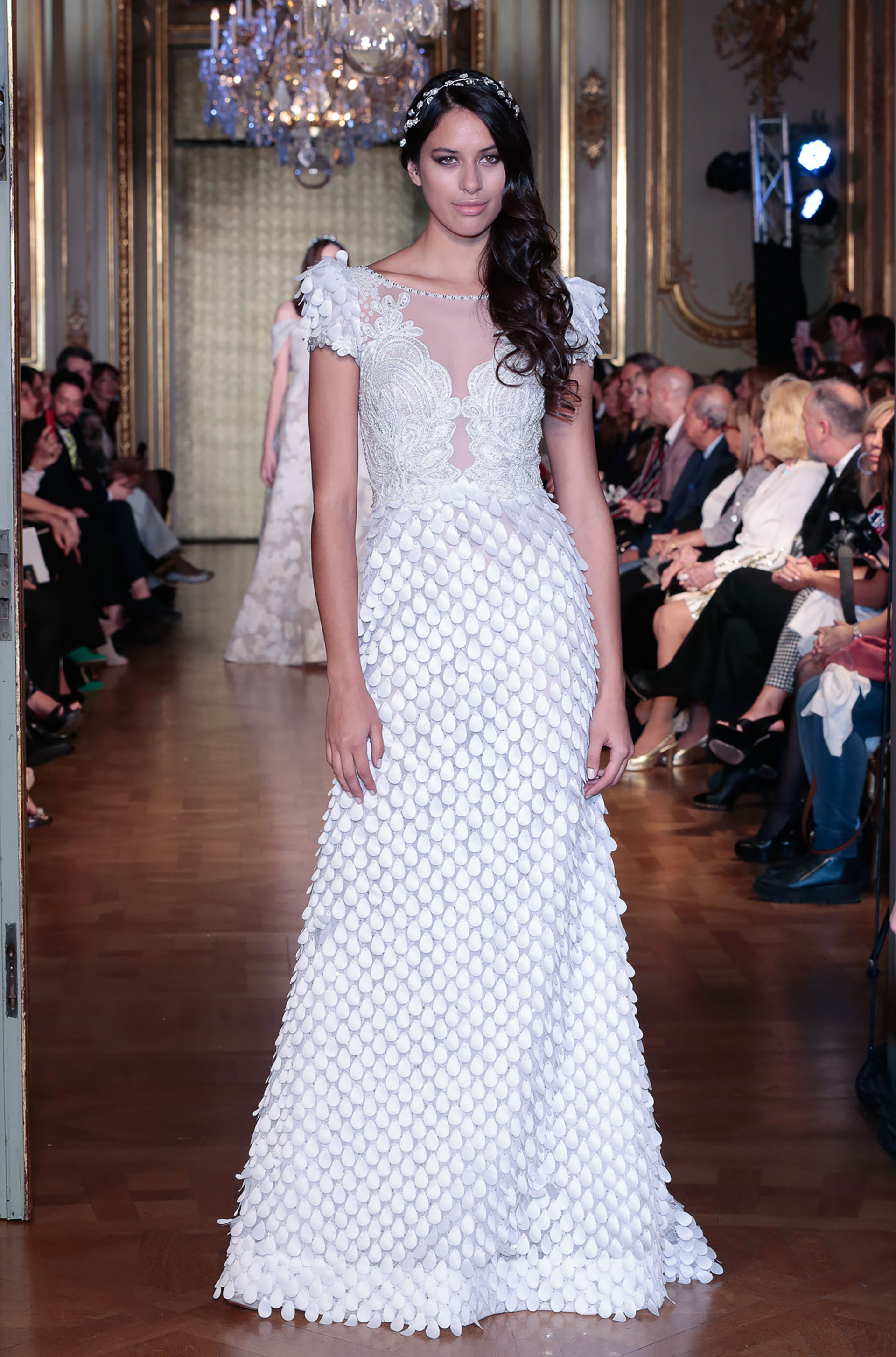 Junto a “Dancers”, se reveló “White Bride Limited Edition” una delicada, refinada, lozana y selecta colección de novias, lista para deslumbrar el día de la boda