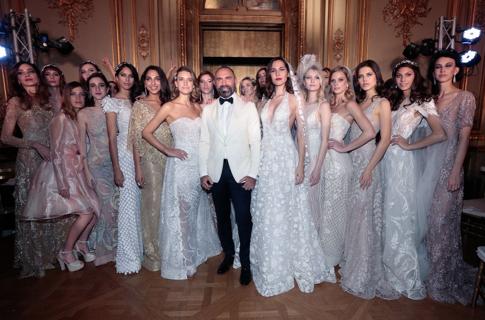 Gabriel Lage presentó su nueva colección en un desfile a total beneficio de la Fundación Garrahan. Todo lo recaudado será destinado a la compra de equipamiento de alta complejidad, para la nueva Área de Emergencias del Hospital de Pediatría Garrahan