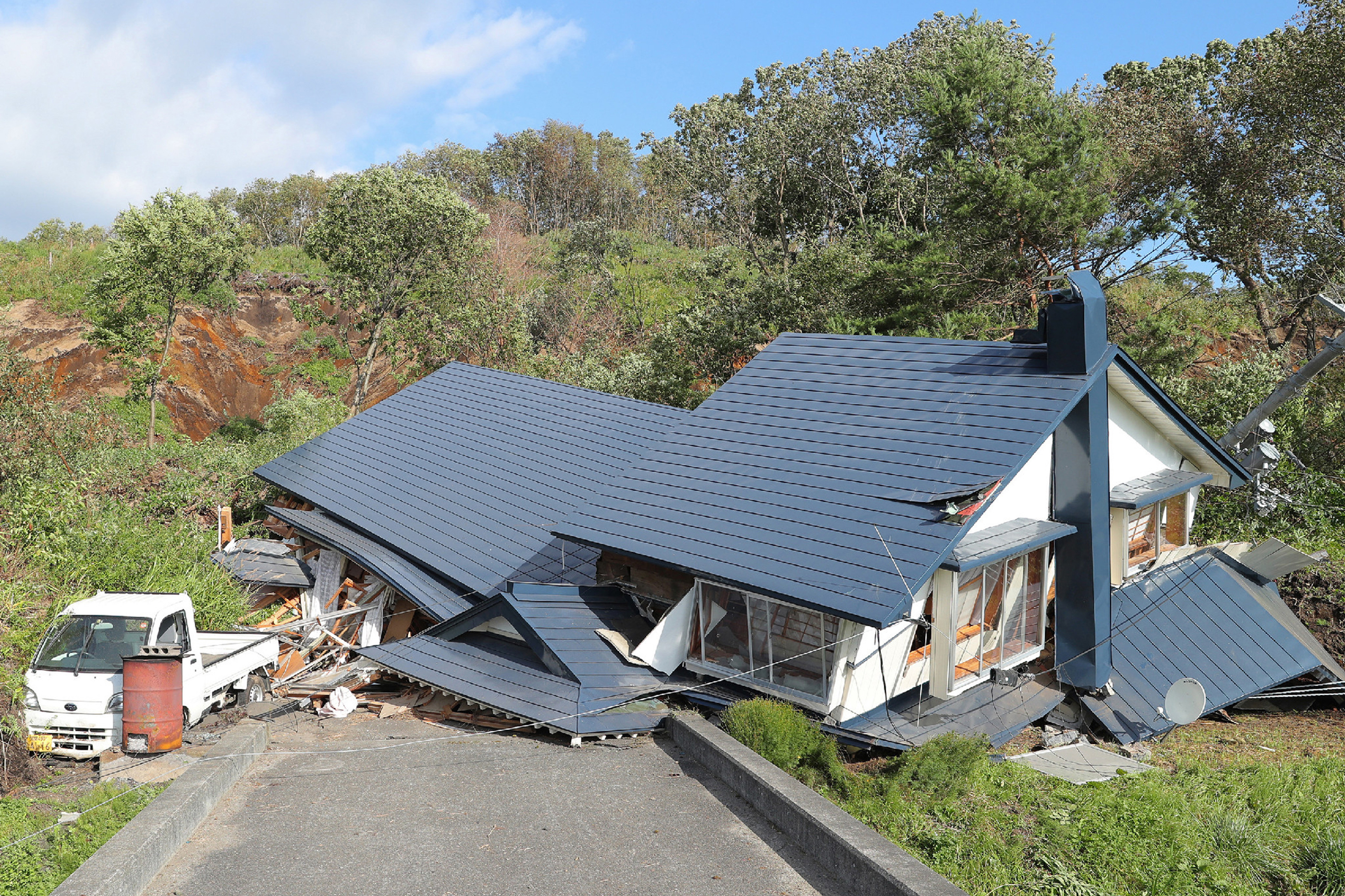 Una casa dañada en Atsuma en Hokkaido (AFP)