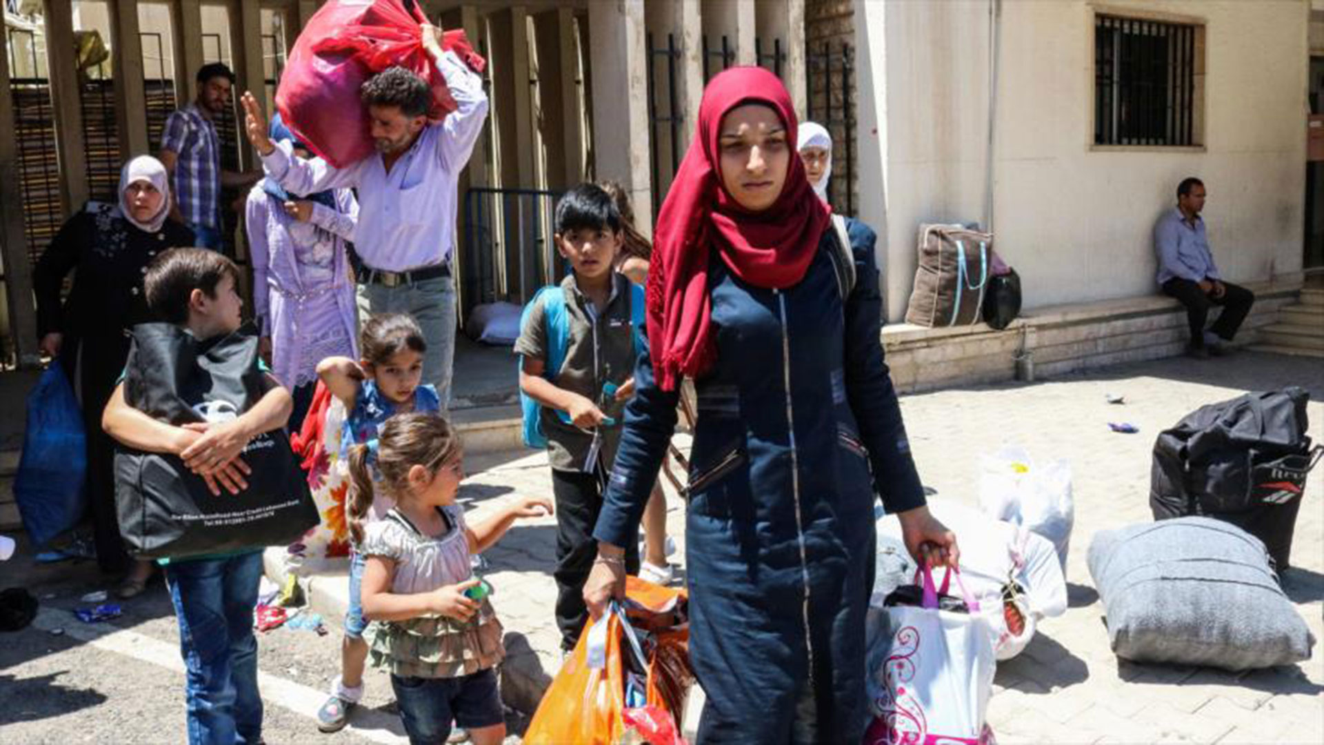 Cientos de civiles escaparon de Idlib ante la avanzada del grupo terrorista