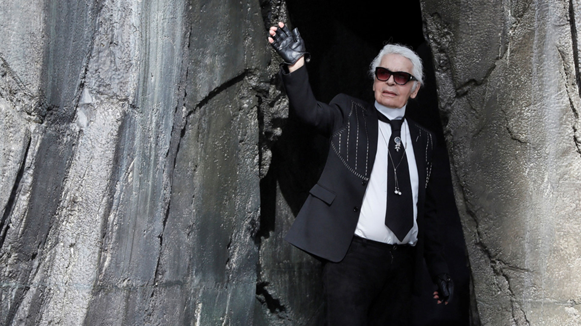 Amante de la Argentina, Karl Lagerfeld diseñó una colección cápsula con su impronta rockera con prendas de diurnas y nocturnas (Reuters)