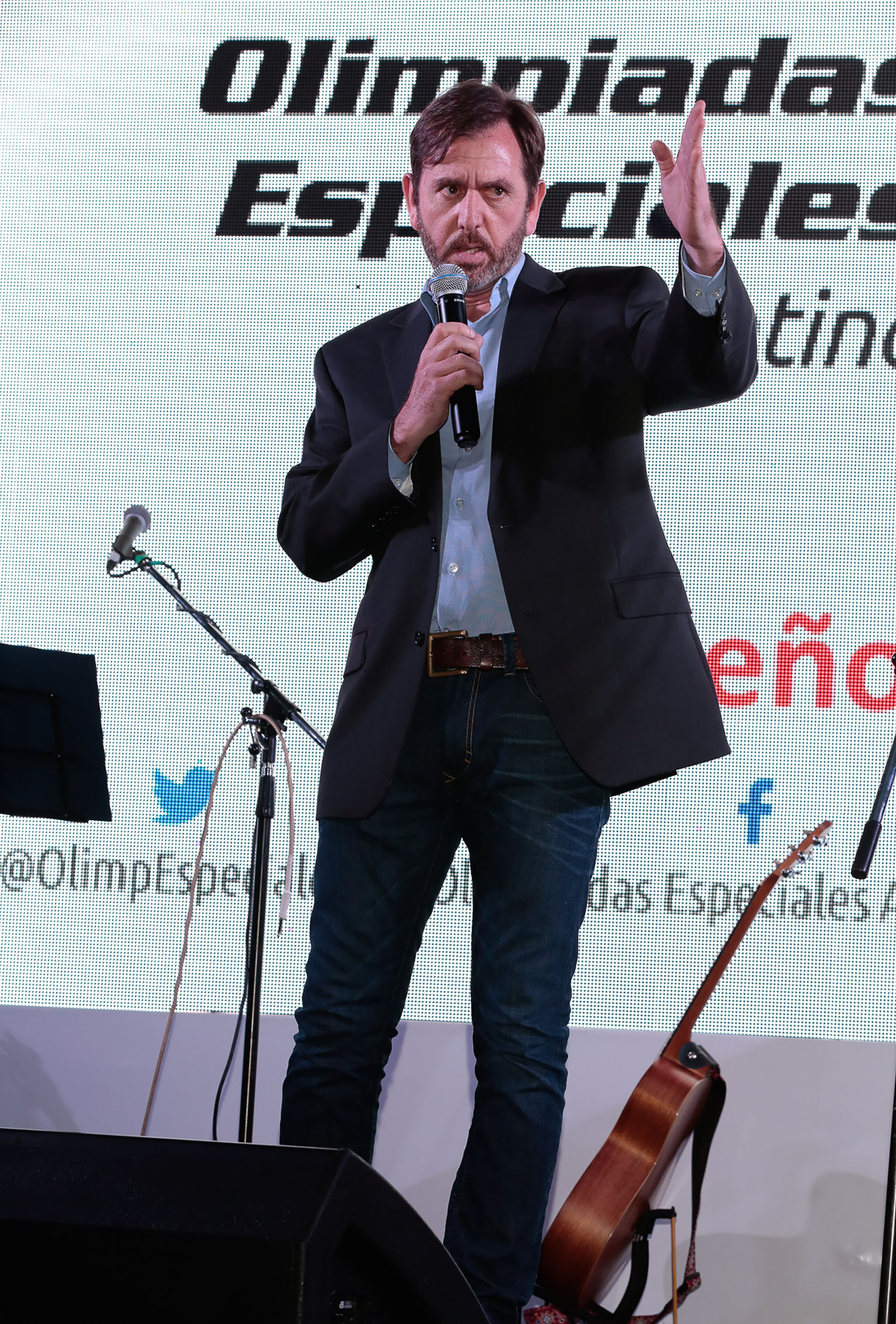 El presidente de Olimpíadas Especiales Argentina (OEA) Diego Pando, recordó con emoción a su madre Pía Soldati (fundadora de esa entidad) y dijo en su discurso: “Tenemos la oportunidad de aprender y cambiar, por eso, desde Olimpíadas Especiales y junto a todos ustedes vamos por más para darle a los chicos la vida que se merecen”