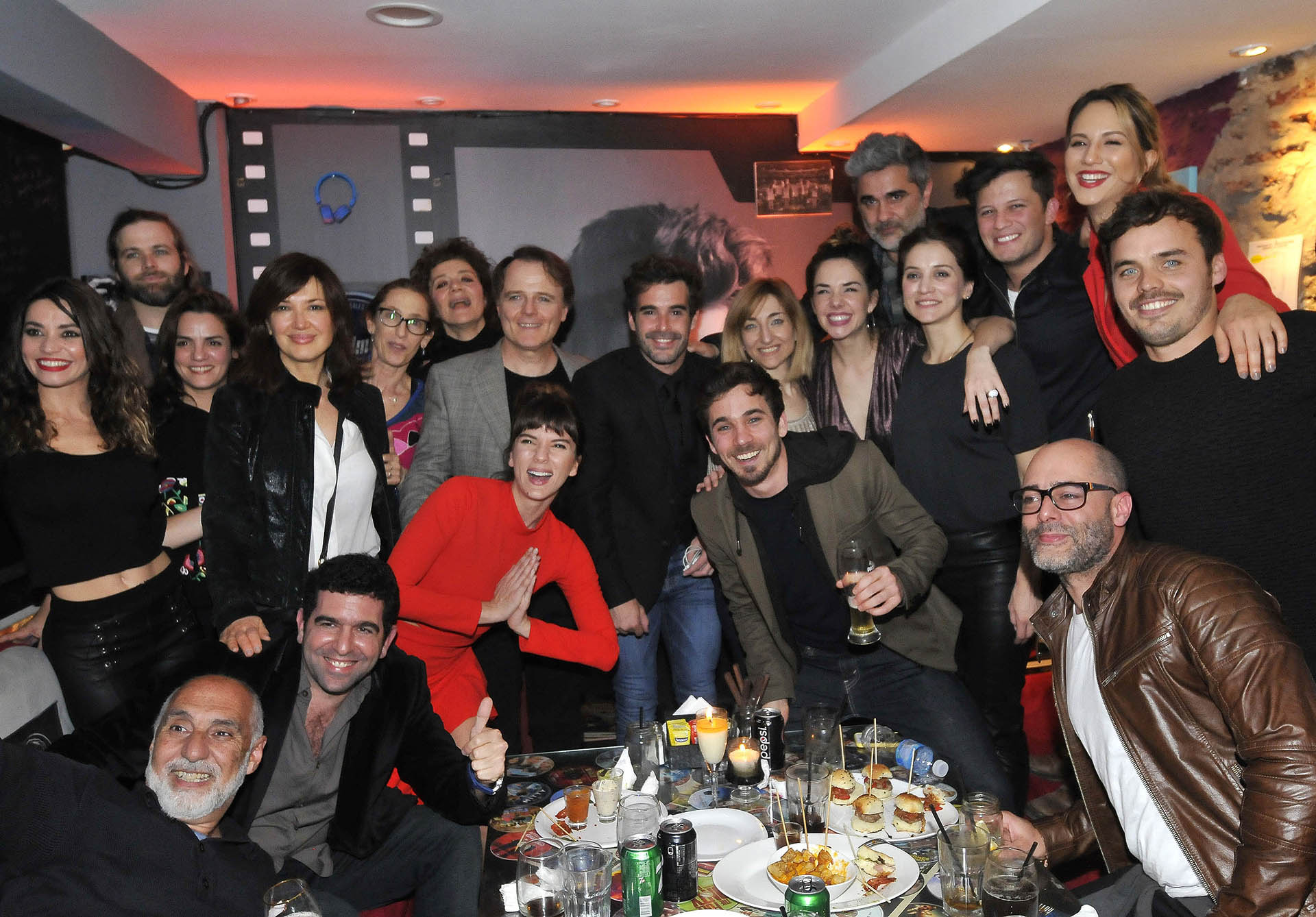 El elenco de “Mi hermano es un clon” se juntó para ver el primer capítulo de la tira de Pol-ka. En su estreno registró un promedio de 16.4 puntos por el prime time de El Trece (Teleshow)