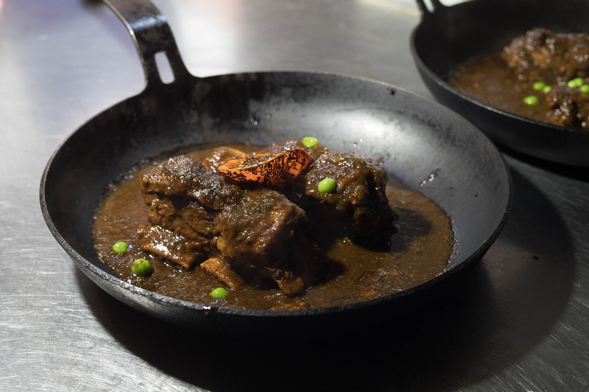 Seco de asado de tira, arroz y frijoles por José del Castillo
