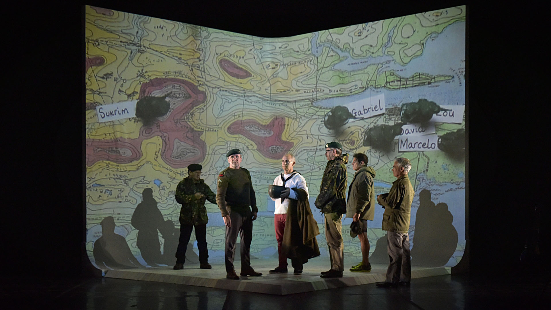 La guerra de Malvinas los enfrentó, el teatro los unió: la conmovedora  historia de reconciliación de 6 soldados que fueron enemigos - Infobae