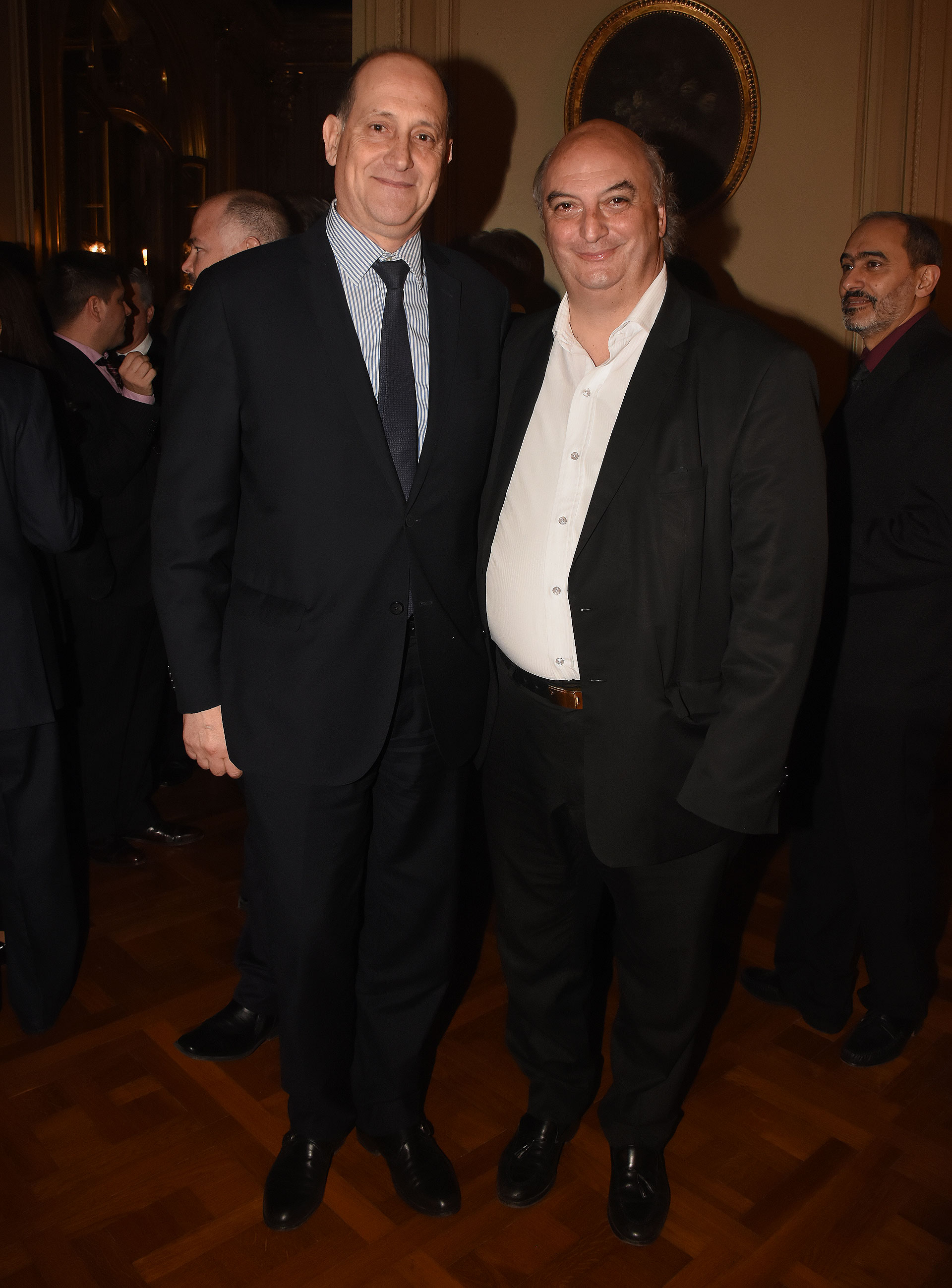 El vicecanciller Daniel Raimondi junto a Pablo Garzonio, secretario de Relaciones Internacionales de la Legislatura