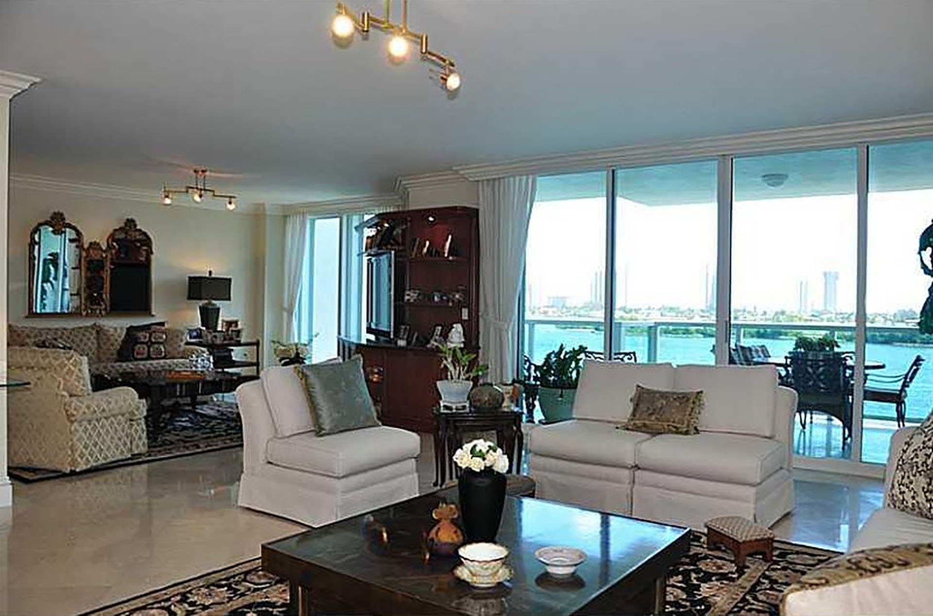 Guillermo "El Ñoqui" Fernández PENNINSULA CONDO 1
