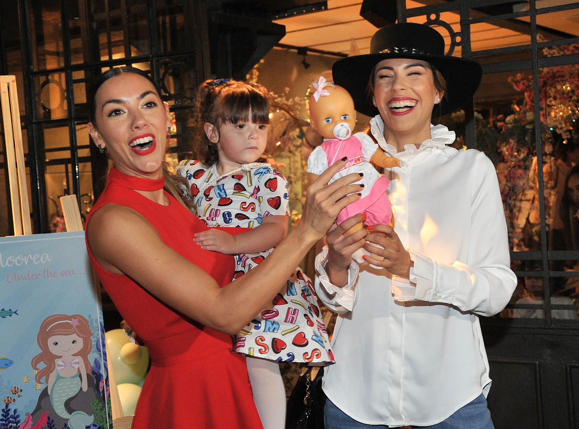 En el cumpleaños de Moorea, Barby Franco bromeó con un bebé de juguete