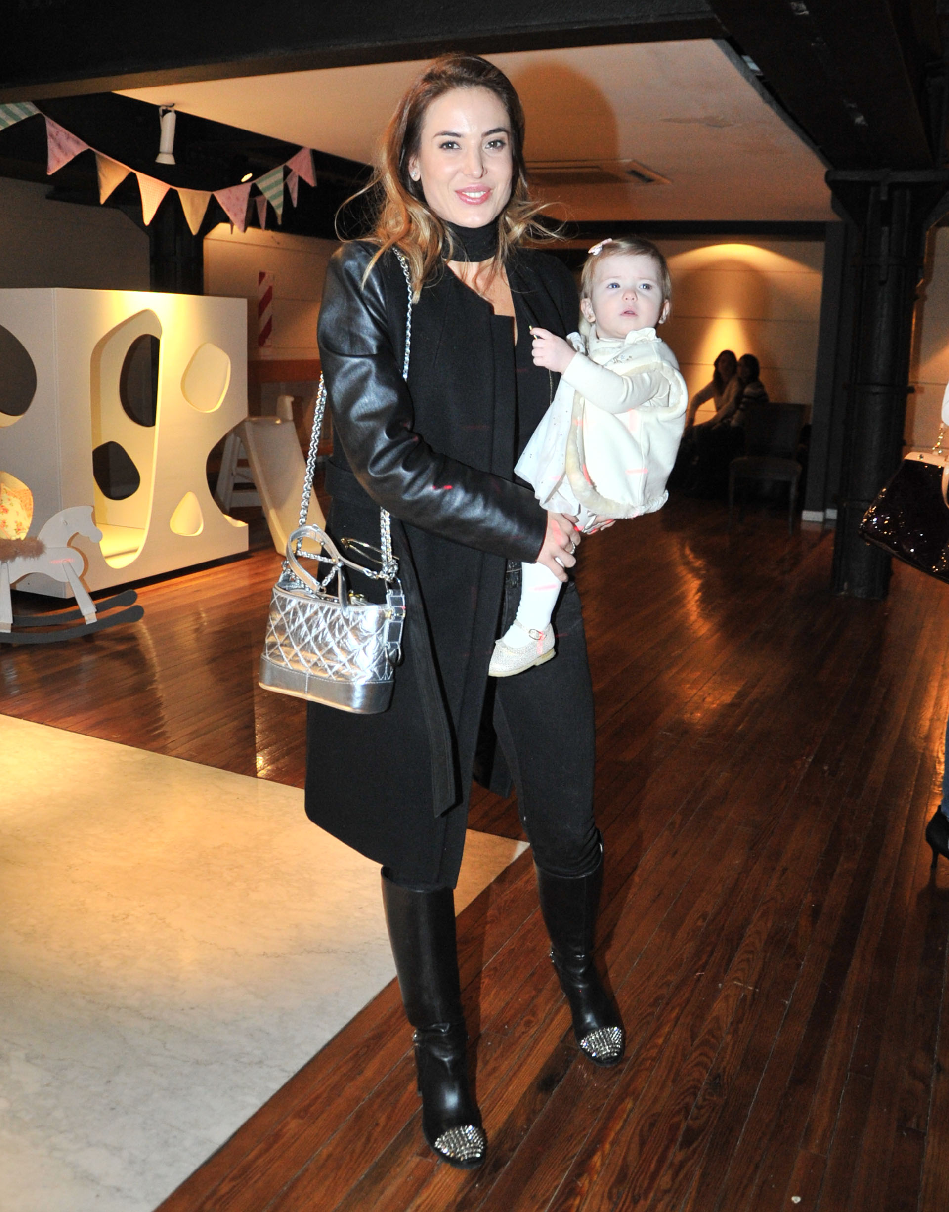 Jesica Cirio fue al cumpleaños de Moorea con su hija Chloé