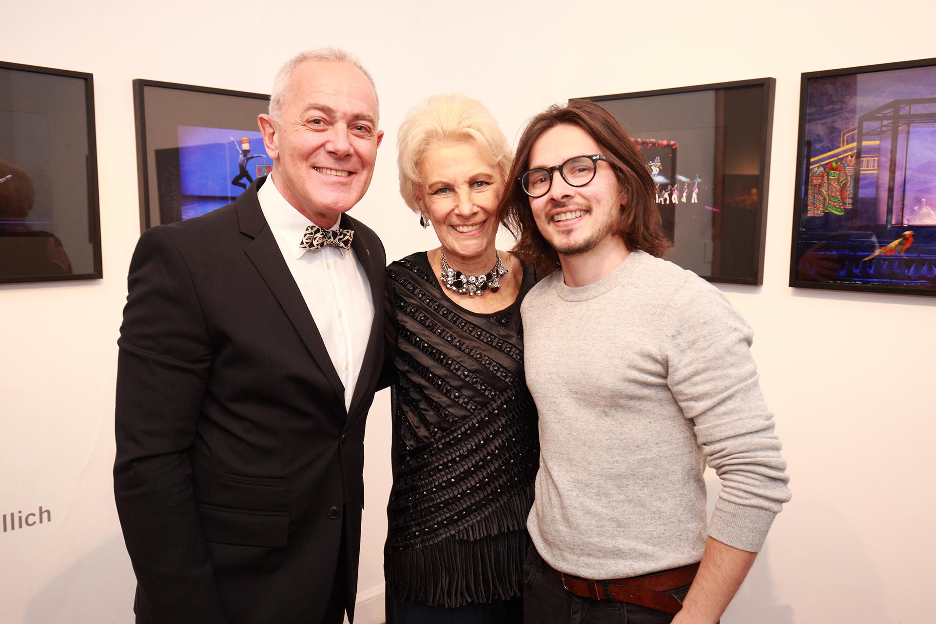 Martin Wullich y Luchi Szerman, junto al curador de la muestra, Andrés Ruiz Quintero