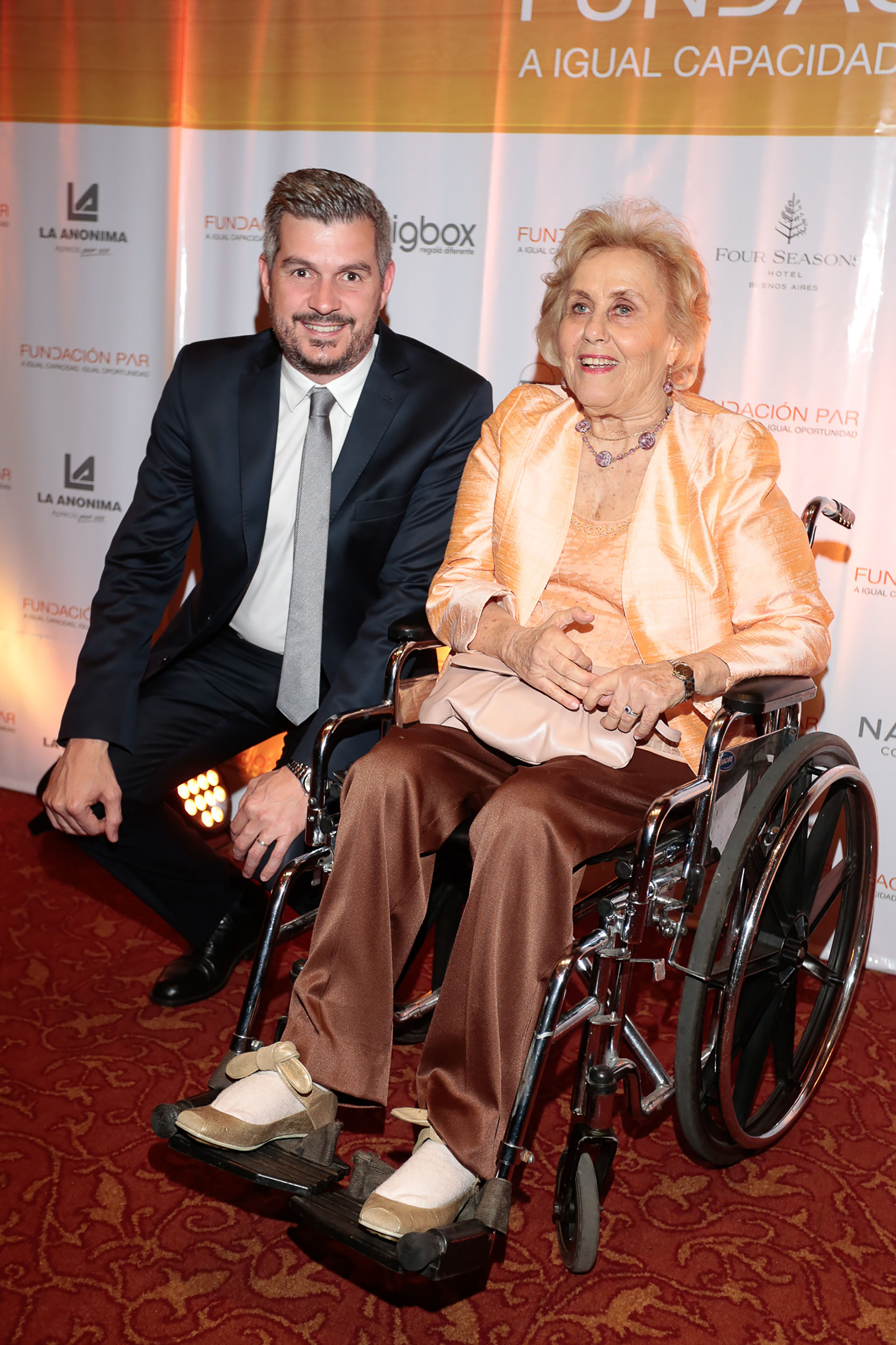 Marcos Peña junto a la presidente de la Fundación Par, Jacqueline De las Carreras
