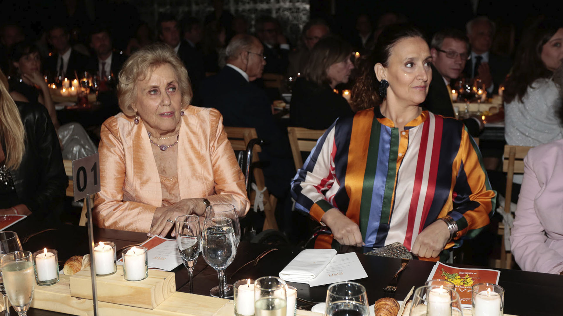 Jacqueline De las Carreras y Gabriela Michetti en la mesa principal