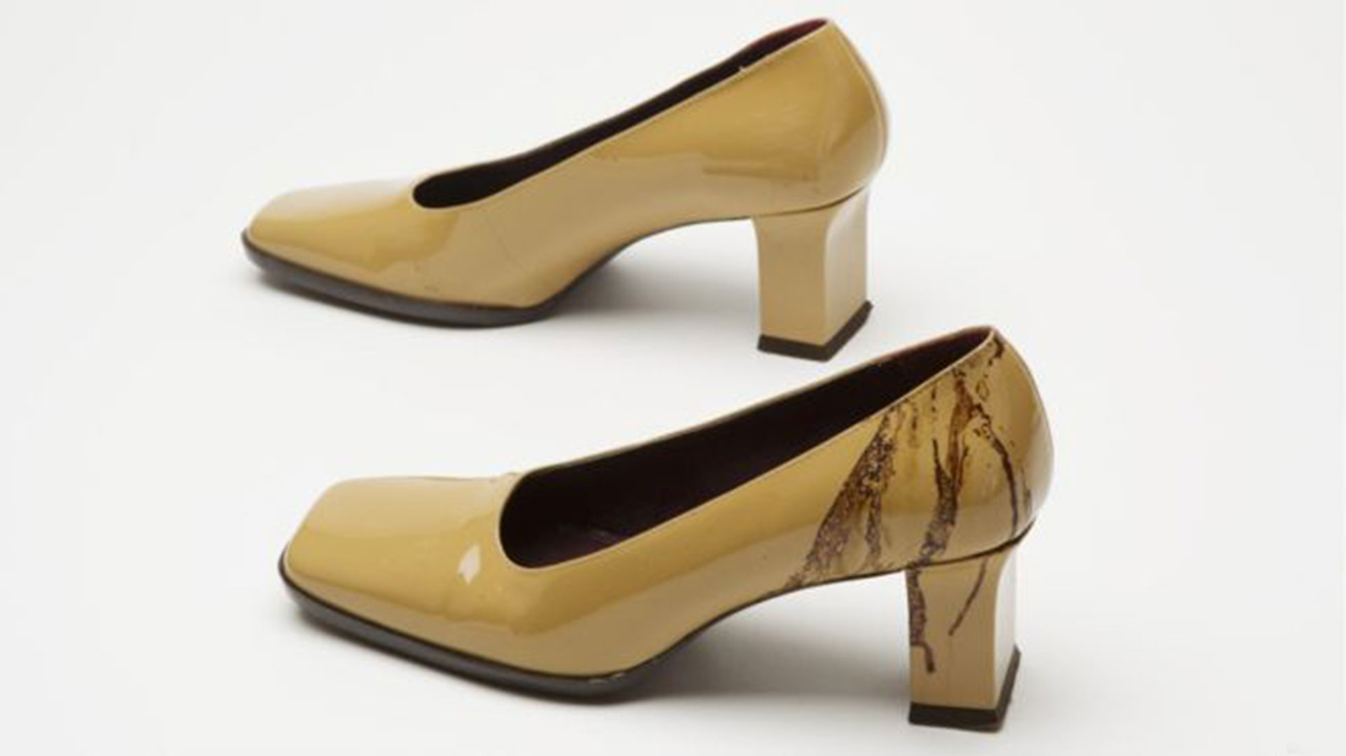 Estos zapatos pertenecÃ­an a Linda LÃ³pez, una sobrevivientes que trabajaba en la Torre Sur cuando uno de los aviones impactÃ³. Para escapar los mÃ¡s rÃ¡pido posible se quitÃ³ el calzado y corriÃ³ pisando vidrios rotos