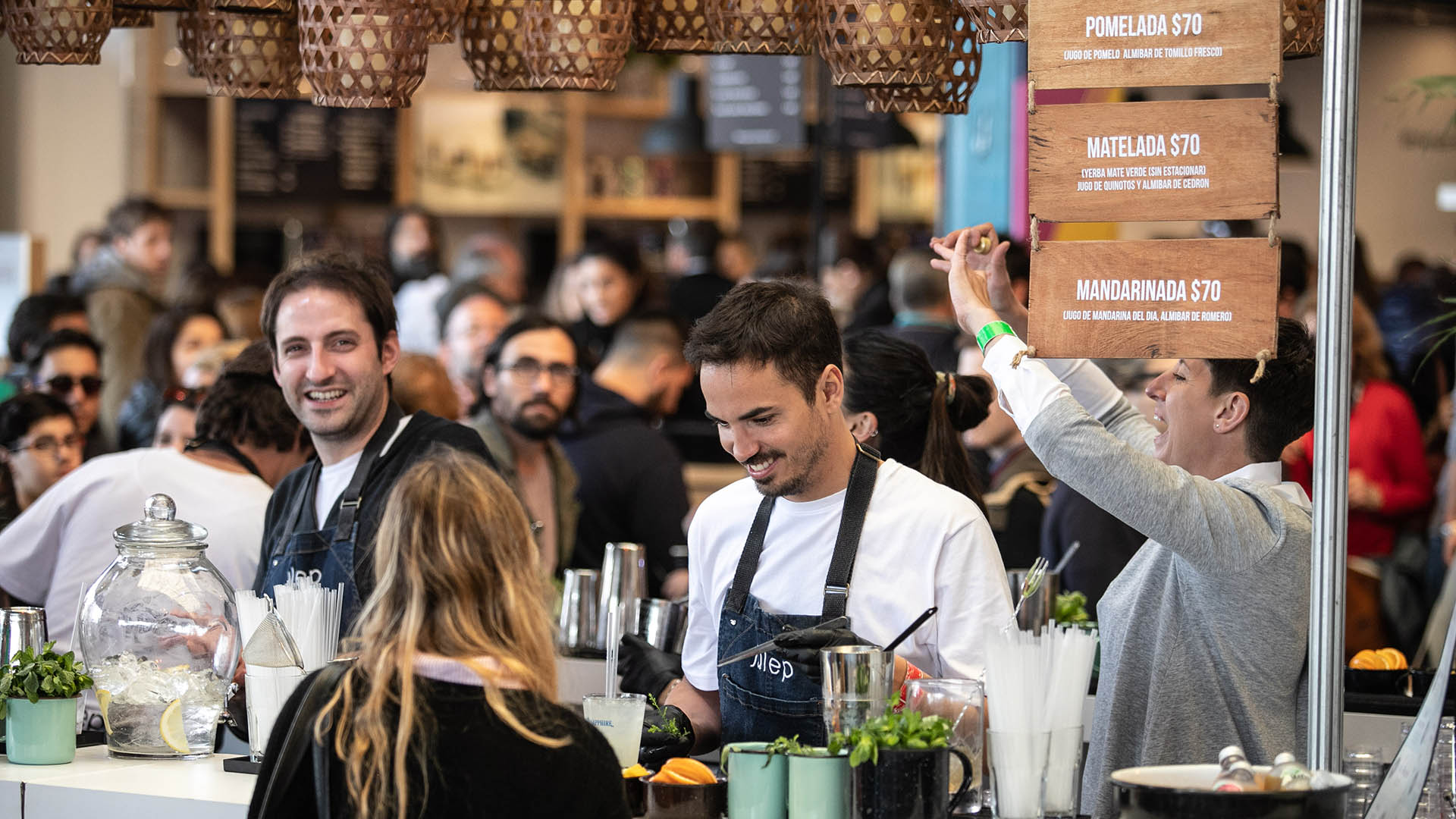 Se brindaron diversos talleres de oficios, un espacio íntimo de charlas que reunió a cocineros, profesores, productores del mercado y creativos.
