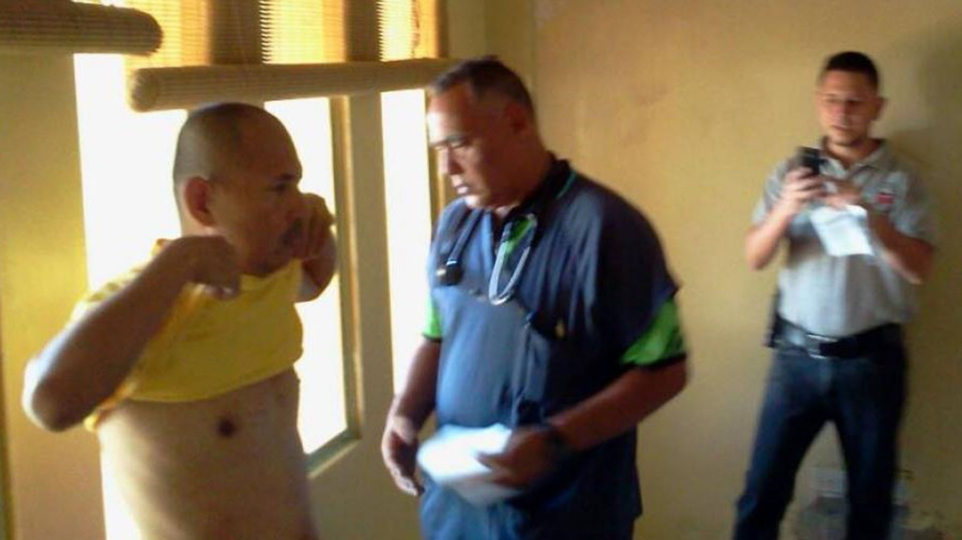Juan Carlos Sánchez Latorre durante los exámenes médicos previos a su traslado a Colombia (cortesía El Heraldo)