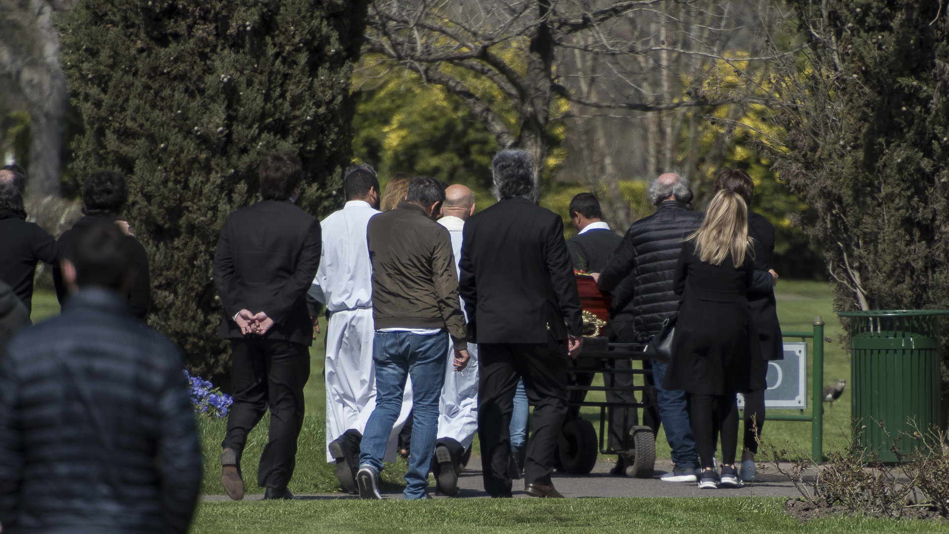 El adiós comenzó con una misa cerca de las 11 de la mañana en la capilla del cementerio Memorial de Pilar
