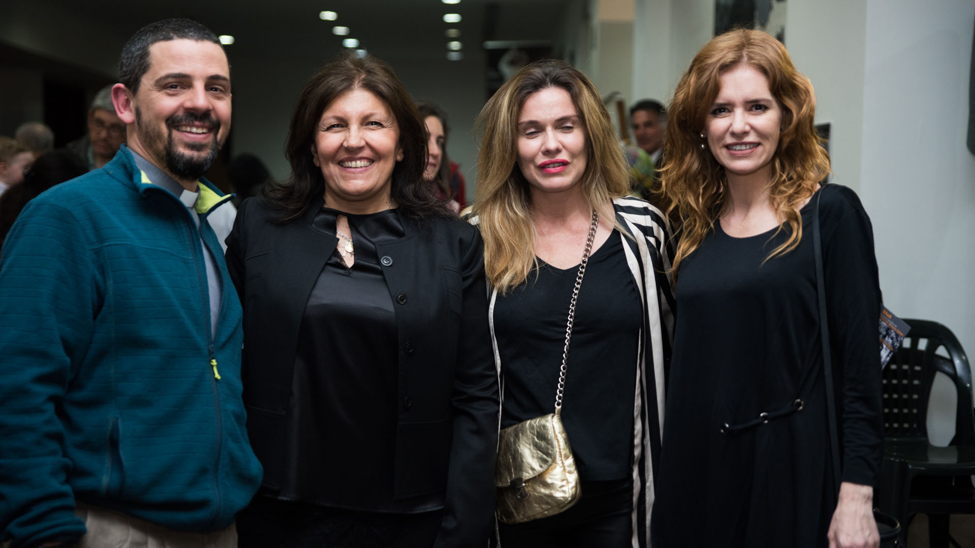 El padre Diego Canale junto a Alicia Daher y Karina El Azem