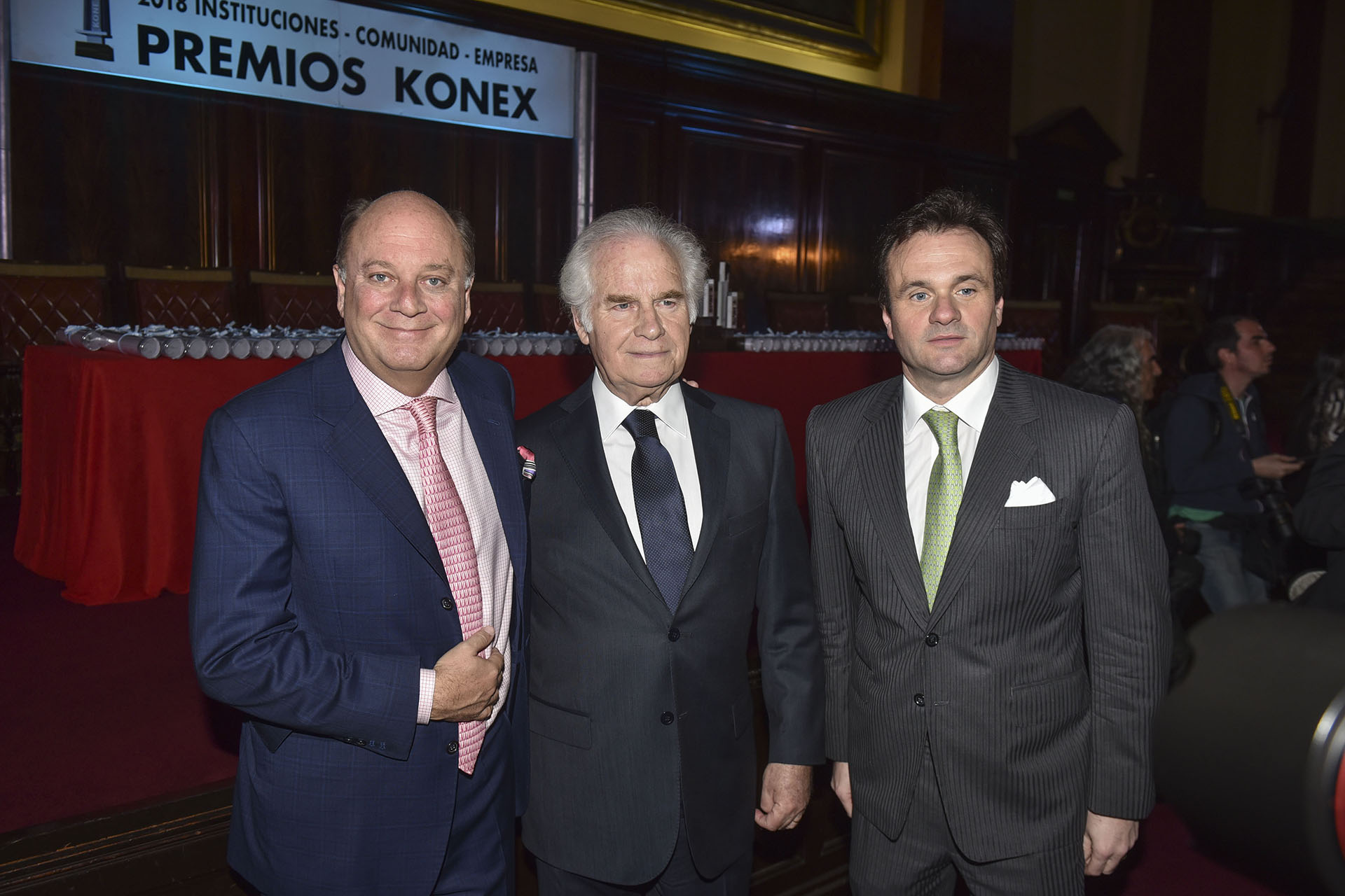 Martín Cabrales, Ernesto Orlando (secretario general de la Fundación Konex) y Juan Pablo Maglier, director de Relaciones Institucionales de La Rural