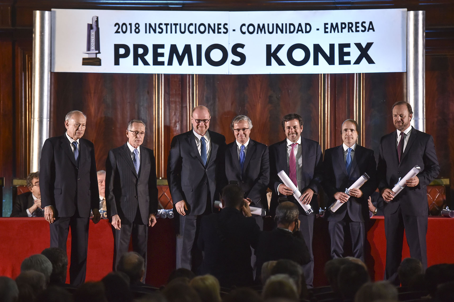 Empresarios de Agronegocios: Gerardo Bartolomé, Mariano Bosch, Nicolás Catena Zapata, Gonzalo Tanoira y Herman Vicentin, quienes recibieron su Diploma de manos de Gustavo Grobocopatel