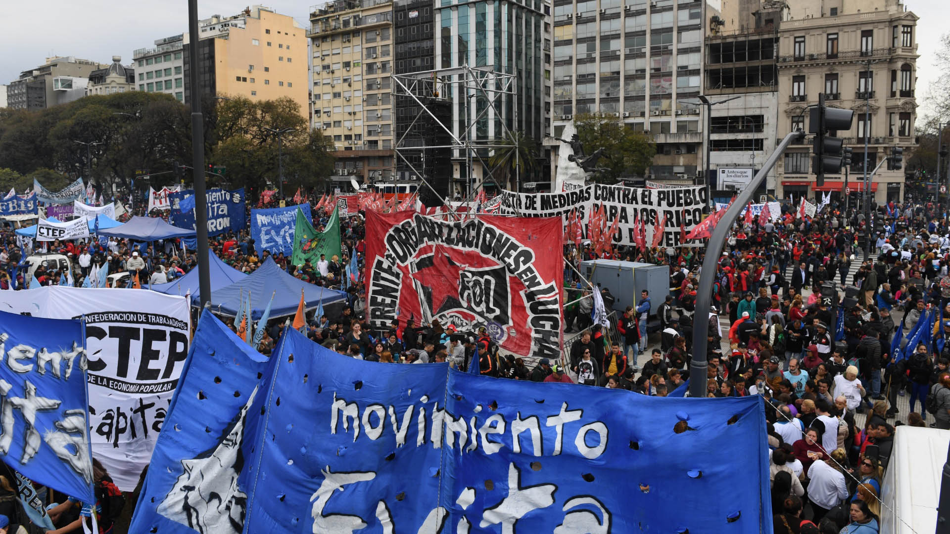 Los movimientos sociales manifestaron su preocupación por la crisis económica