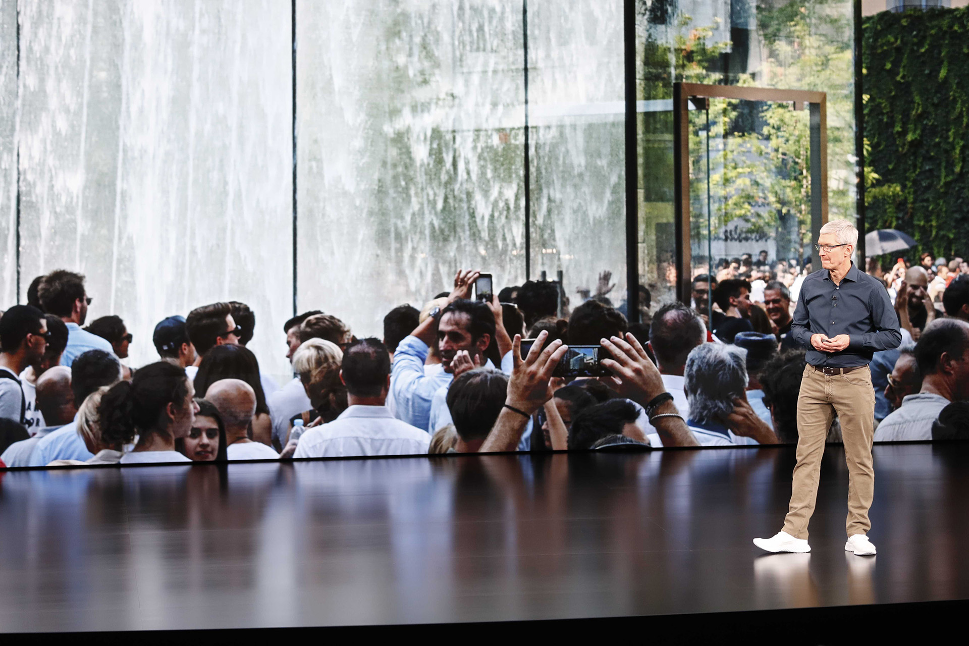 Apple, que revolucionó la tecnología y el diseño con productos como Mac, iPod, iPad o iPhone, alcanzó el pasado 2 de agosto otro hito al convertirse en la primer empresa privada en superar el valor bursátil de un billón de dólares (Reuters)