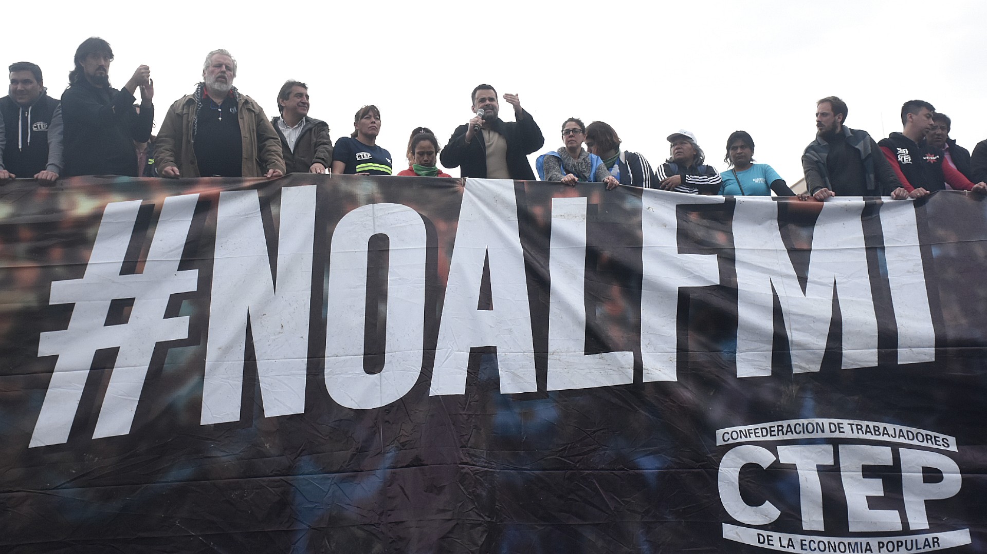 Los movimientos sociales marcharon en contra de las políticas económicas del Gobierno
