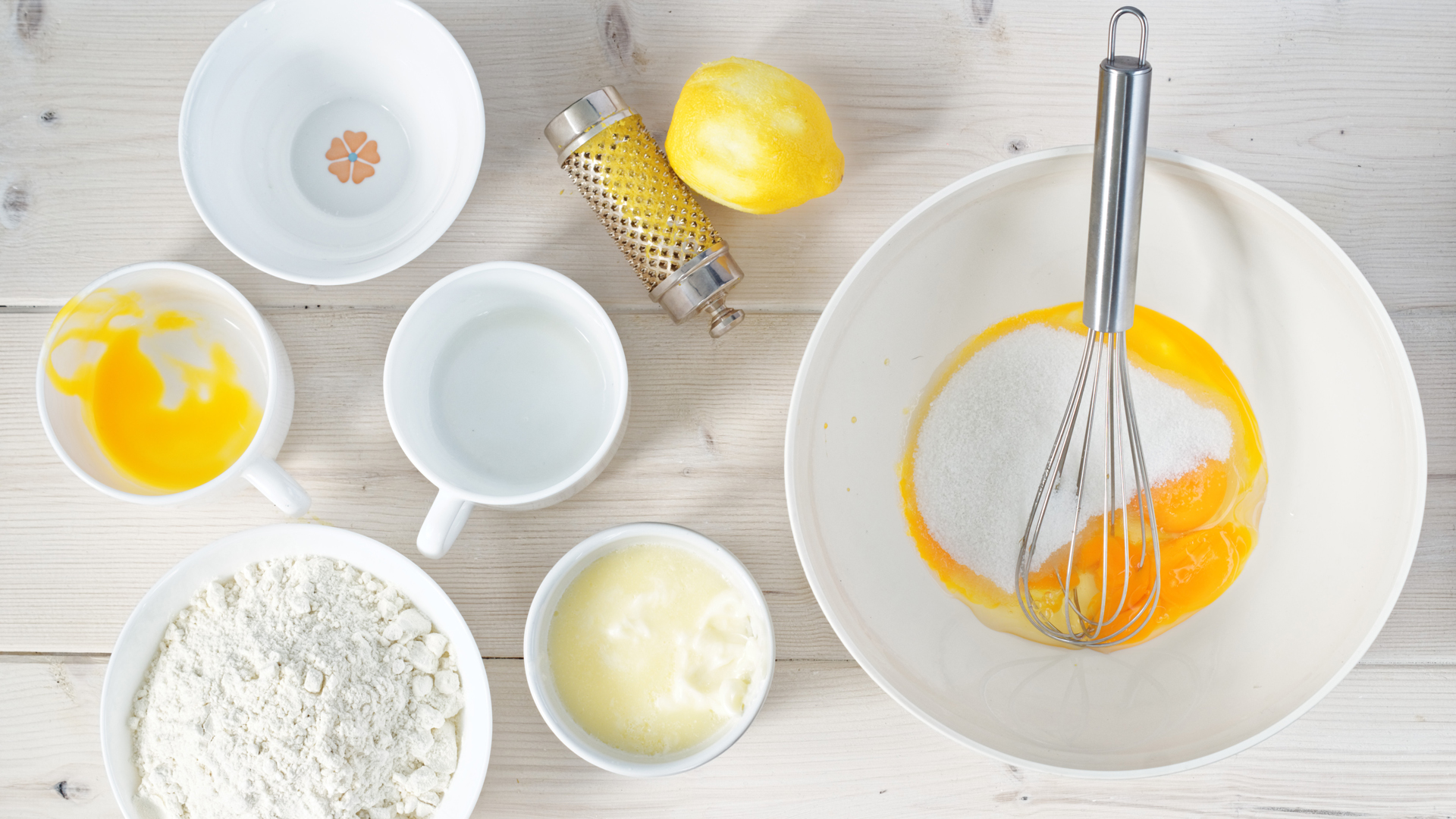 Ingredientes listos para preparar una exquisita torta de lemon pie sin gluten (Getty Images)