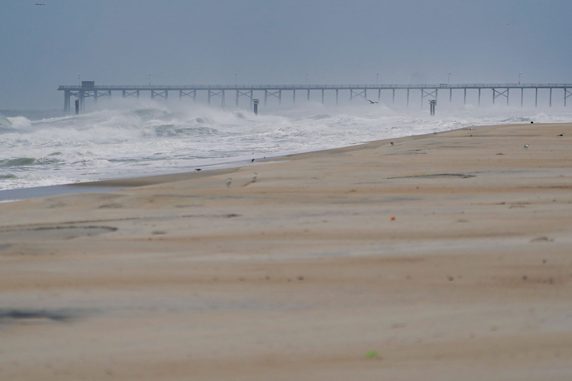 Un muelle de pesca antes de que llegue el huracán Florence a Carolina Beach, Carolina del Norte, EEUU (REUTERS / Carlo Allegri)
