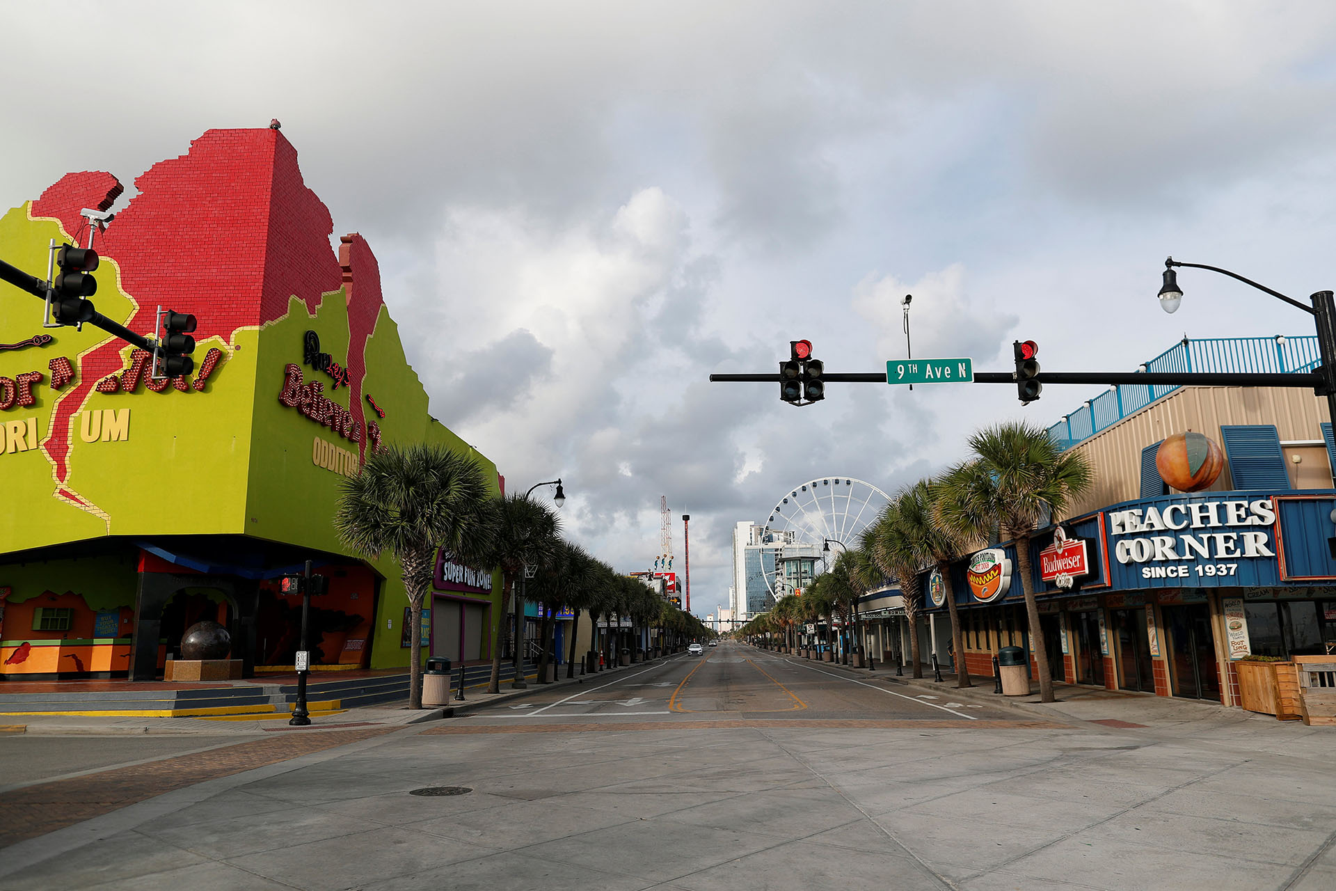 Ocean Boulevard vacío de turistas después de que se declararon las evacuaciones obligatorias para las áreas costeras de Carolina del Sur antes de la llegada del huracán Florence en Myrtle Beach, Carolina del Sur (REUTERS/Randall Hill)