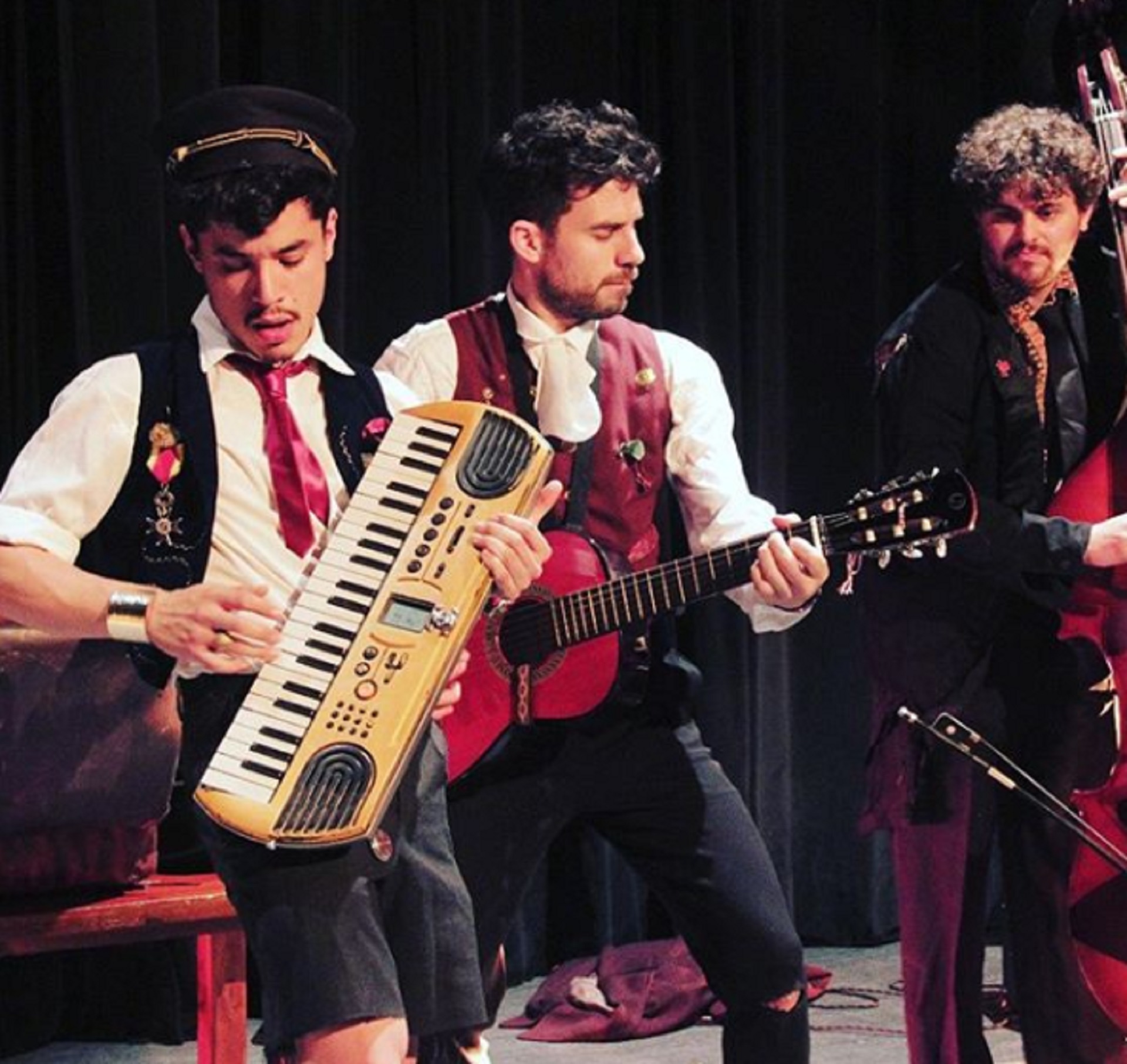 Los Carlinga sobre el escenario (Crédito: Instagram)