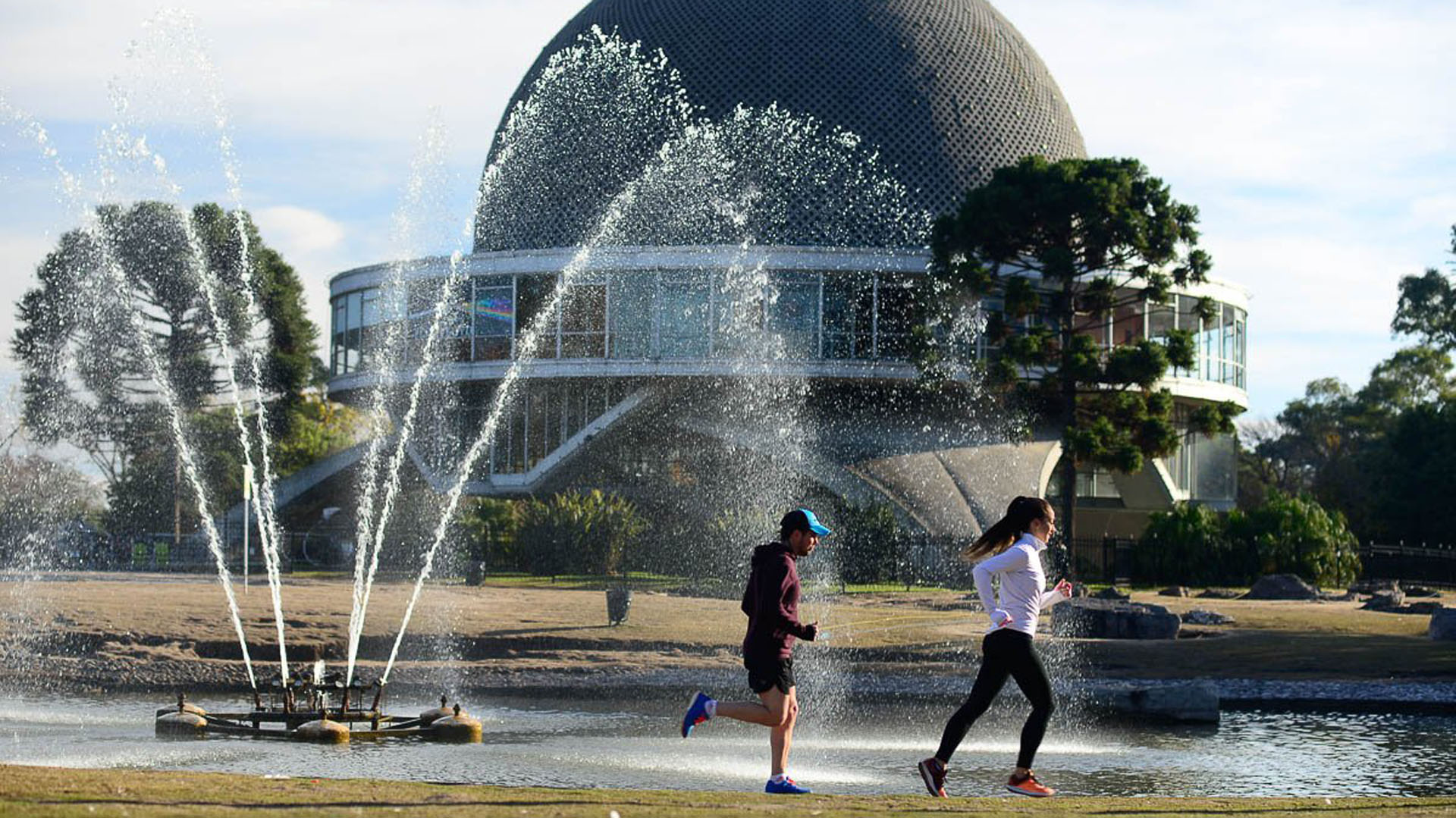 Los bosques de Palermo son un clásico de las actividades físicas para practicar deporte. El running y las camintas son las principales que se ven a diario