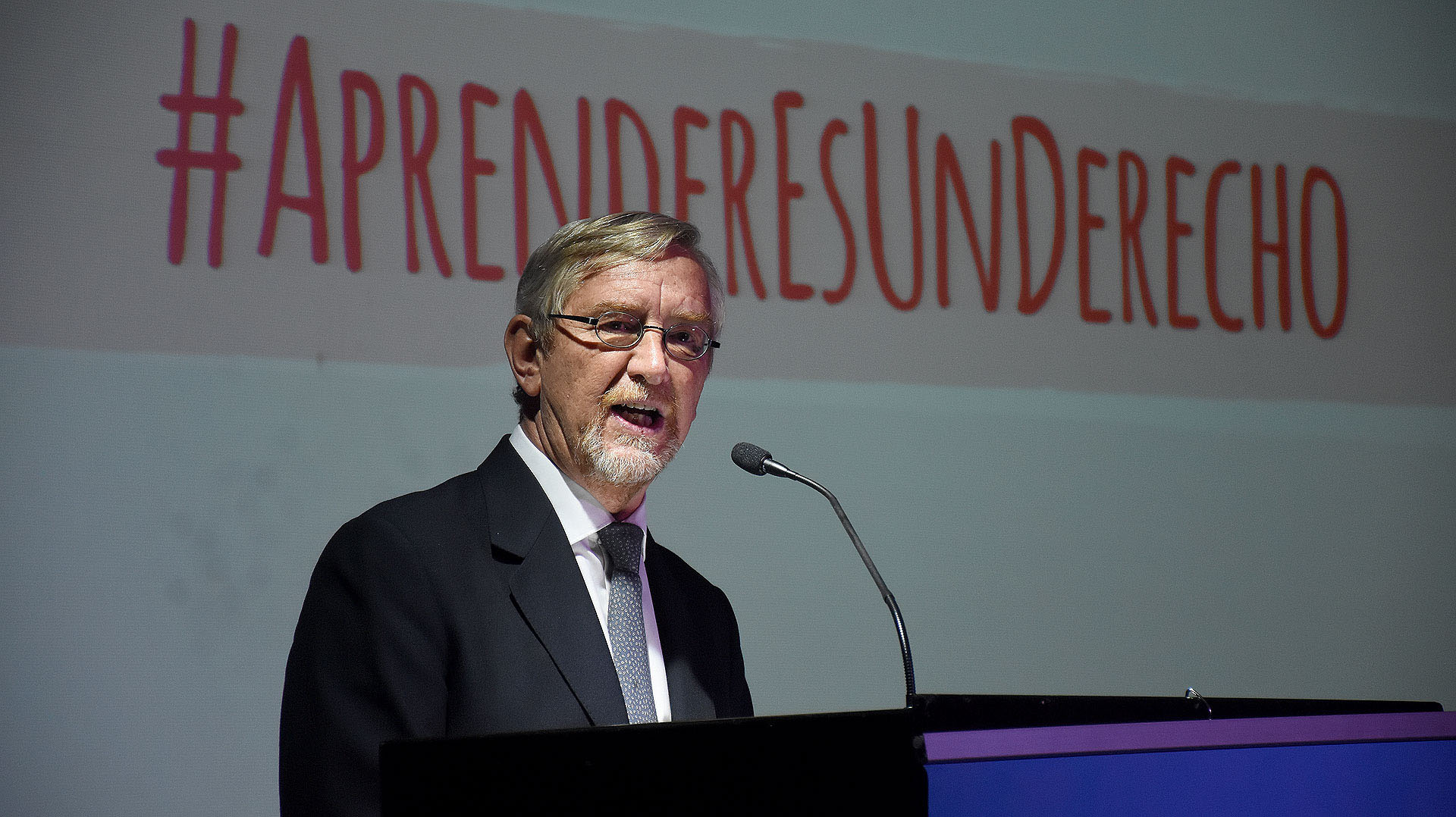 Durante su discurso, Manuel Álvarez Trongé hizo hincapié en el aprendizaje como derecho fundamental. “El 50 % de los estudiantes no termina la secundaria en tiempo y forma, y queda afuera del sistema. ¿Dónde queda su derecho a aprender?”, se preguntó, exhortando a los invitados a ayudar a trabajar en conjunto, por una mejor educación