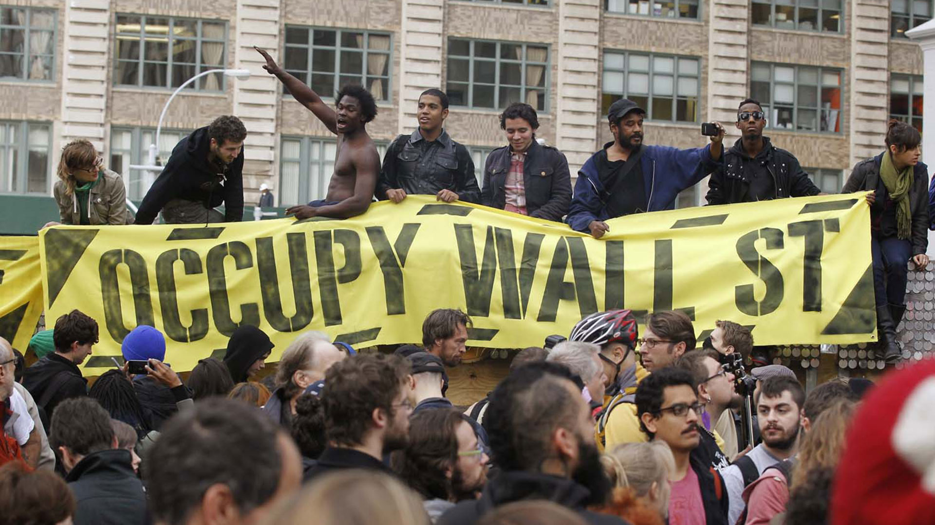 Los manifestantes de Occupy Wall Street se reúnen en Duarte Square en Nueva York el 15 de noviembre de 2011 y desatan un movimiento nacional en contra de la desigualdad económica. (Reuters)