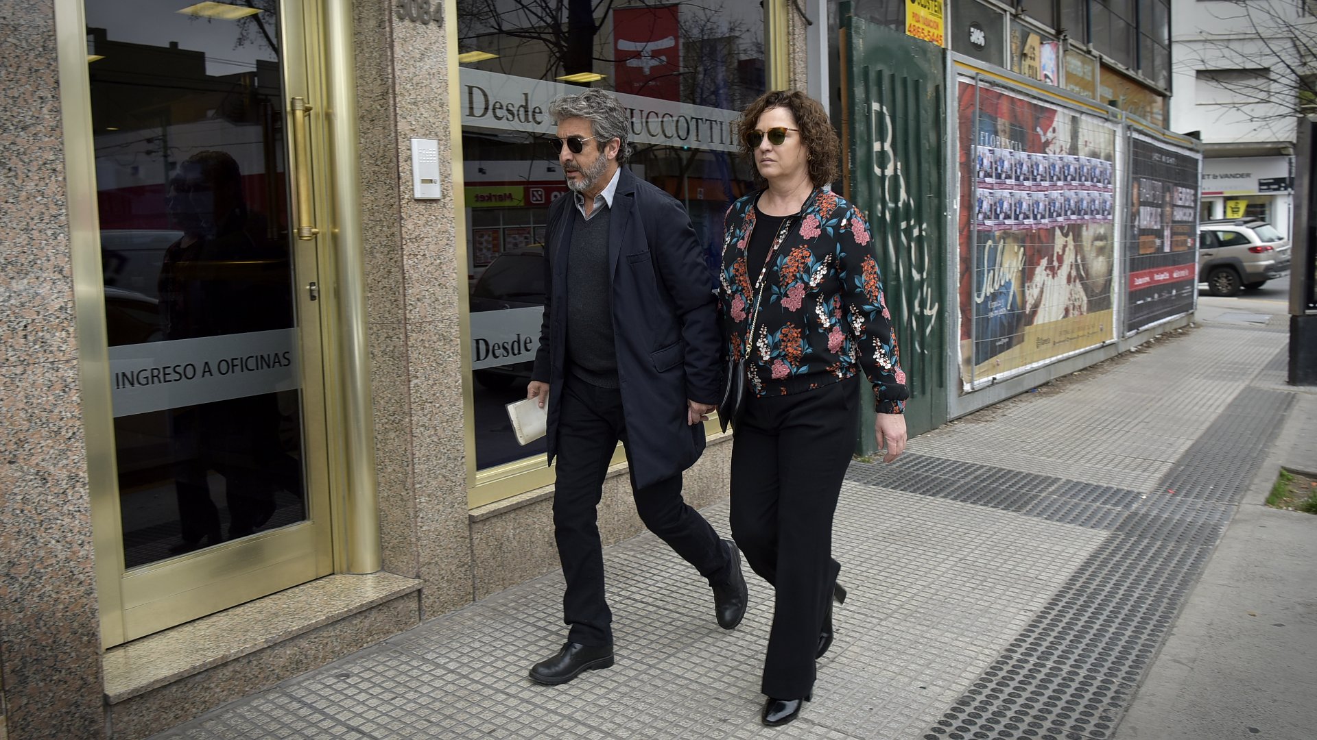 Ricardo Darín y Florencia Blas llegaron a la mañana a la Casa Zucotti, donde velaron a su mamá, Reneé (Gustavo Gavotti y Maximiliano Luna / Teleshow)